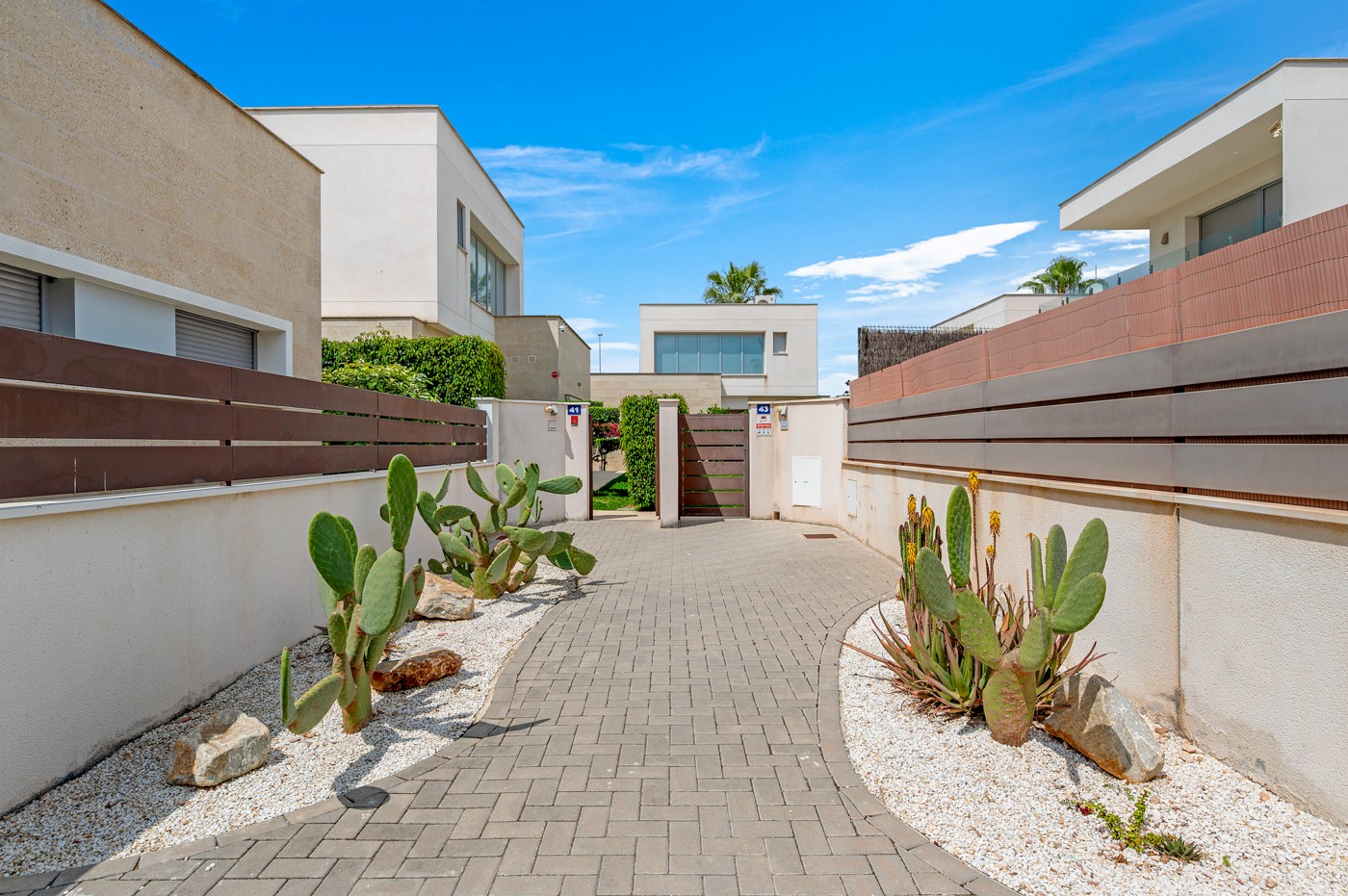 Dining area in villa for sale in Orihuela Costa