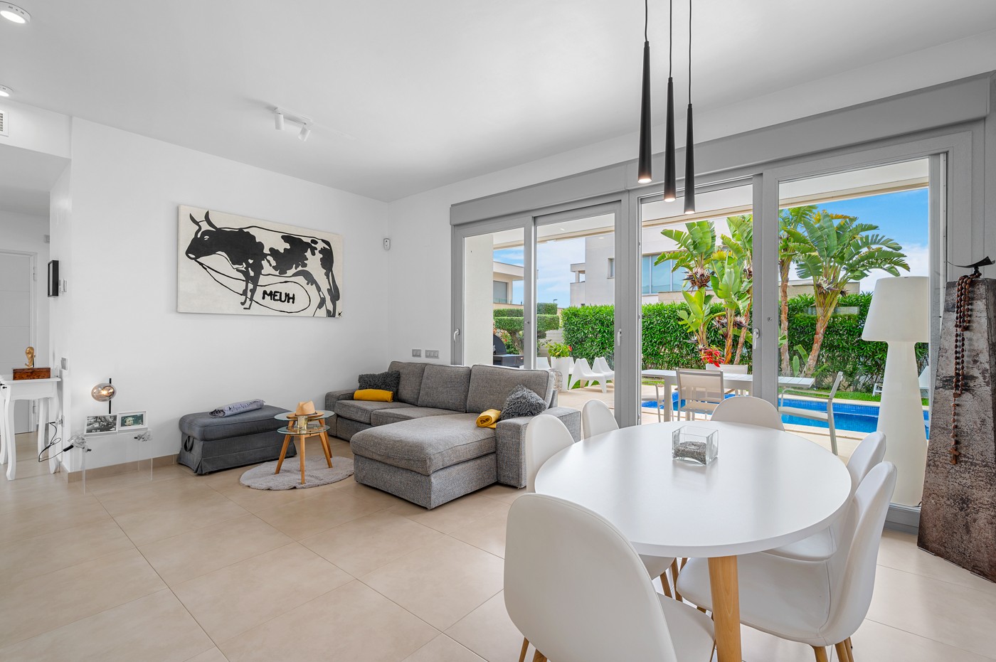Bedroom in villa for sale in Orihuela Costa
