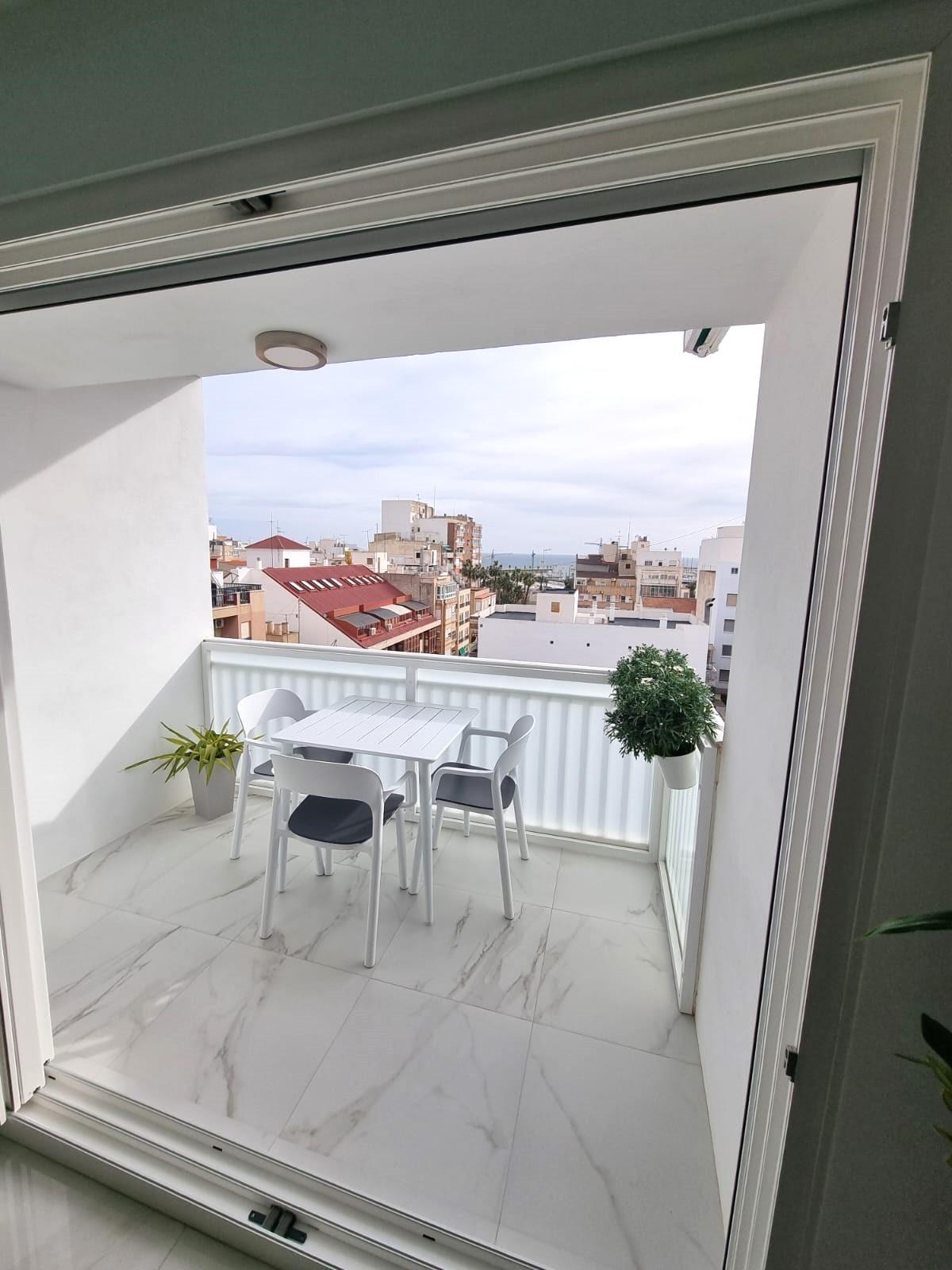 Bedroom in apartment for sale in Torrevieja