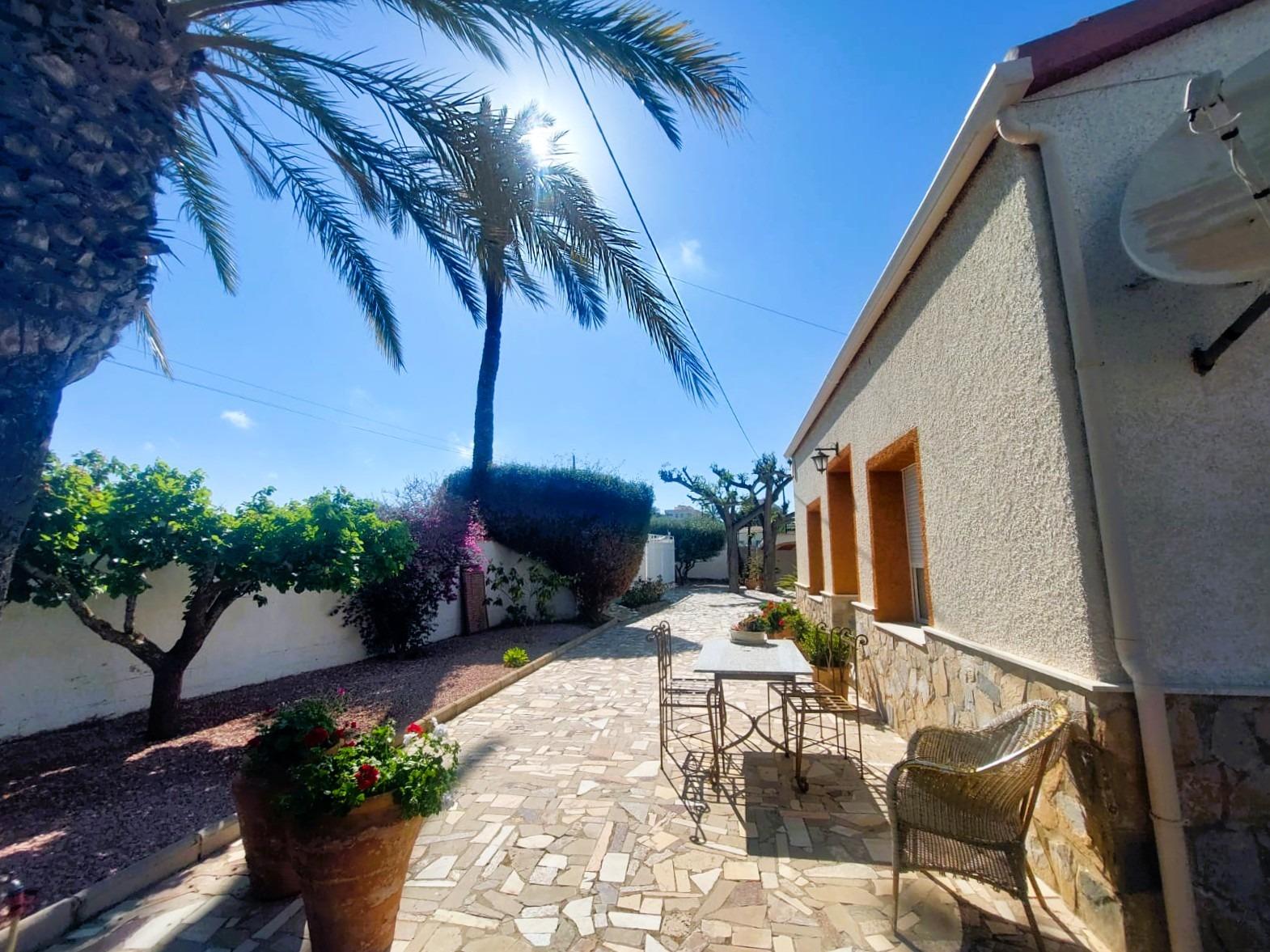 Garden in finca for sale in La Marina