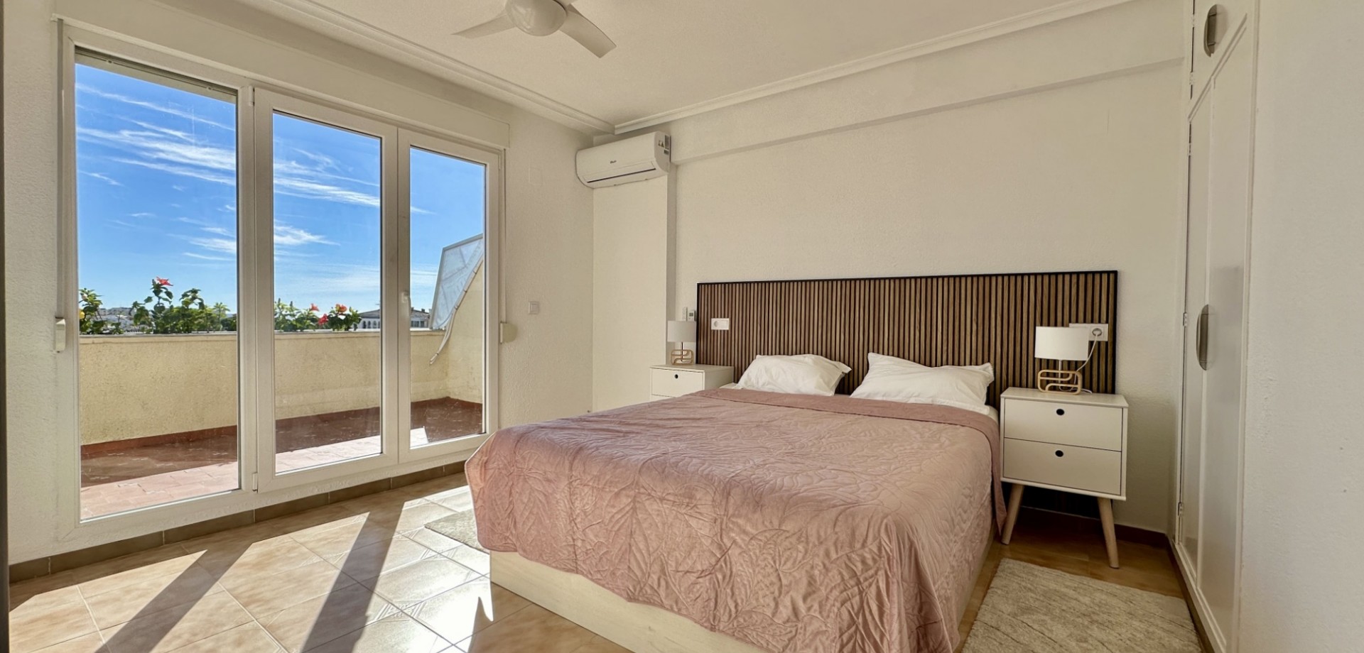 Dining area in apartment for sale in Orihuela Costa