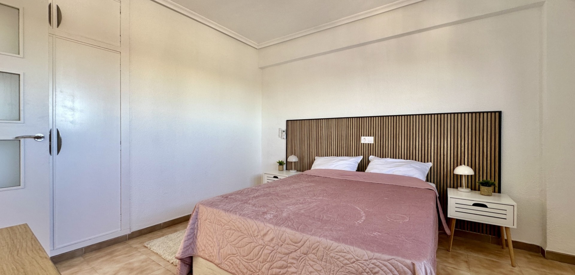 Bedroom in apartment for sale in Orihuela Costa