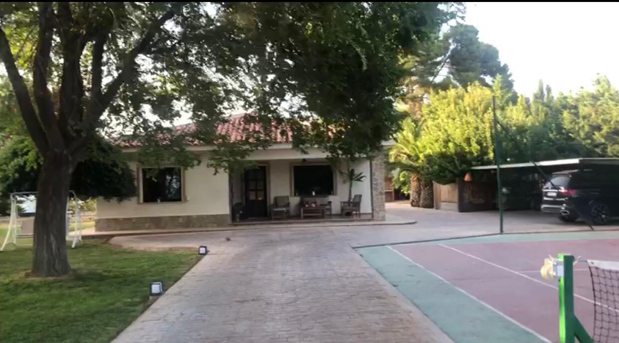 Terrace in villa for sale in Elda