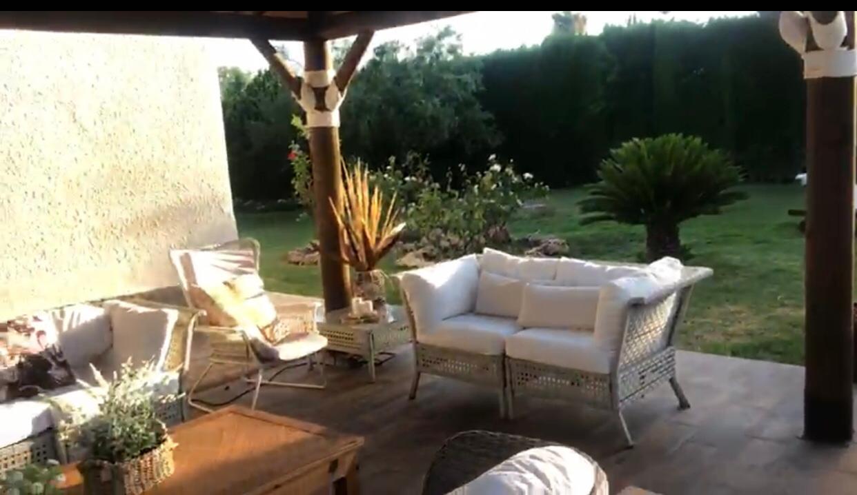 Pool area in villa for sale in Elda