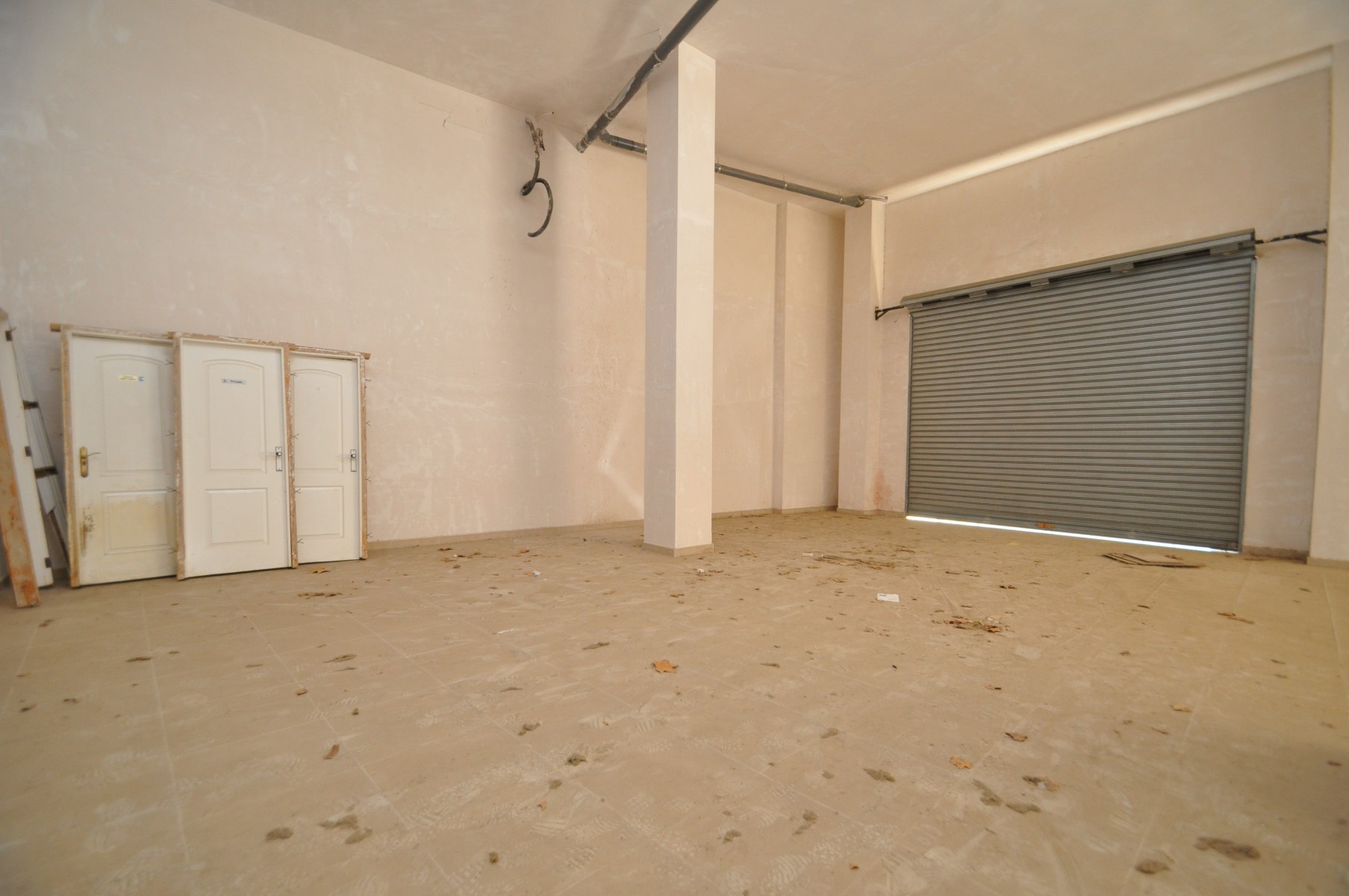 Garden in commercial for sale in Elda
