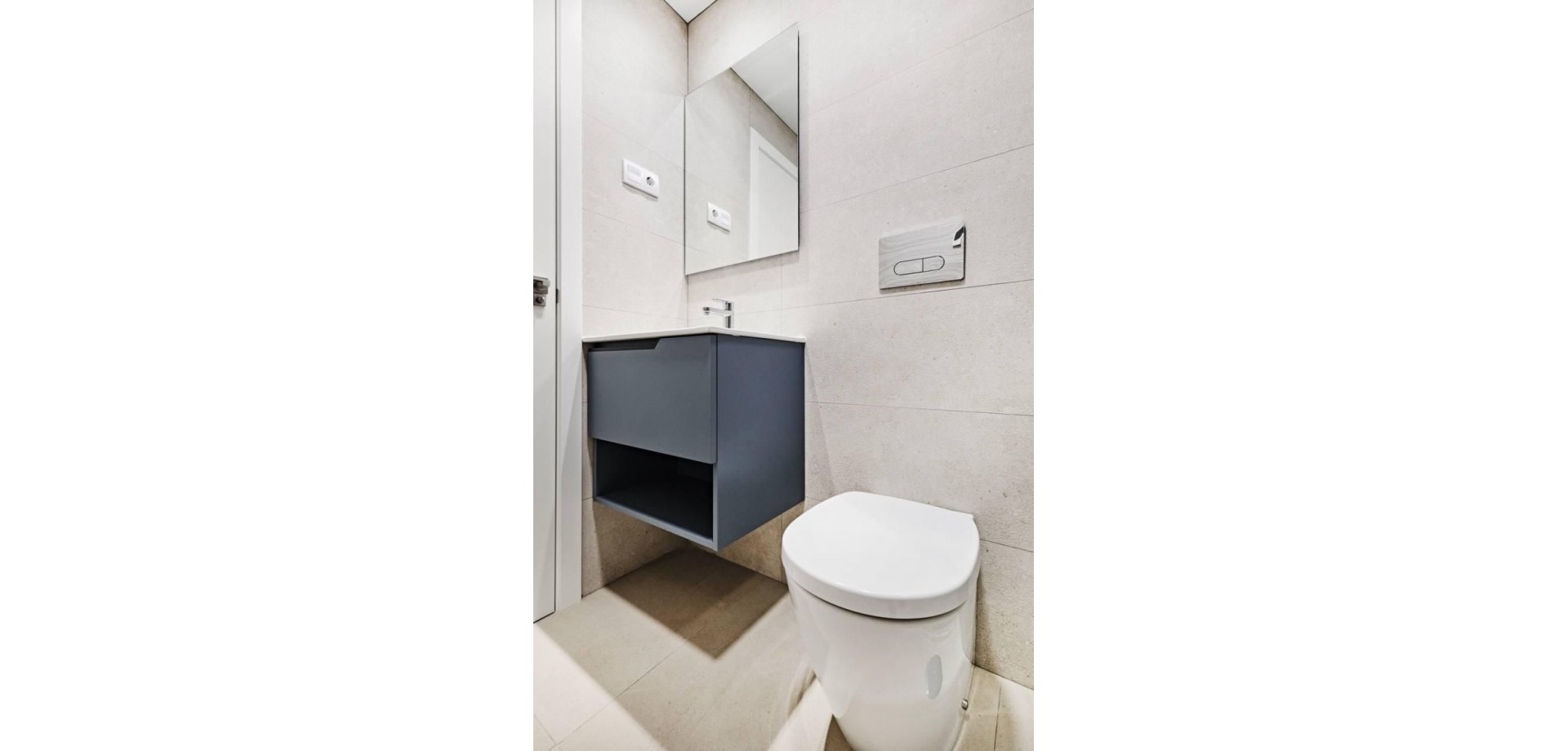 Pool area in apartment for sale in Torrevieja