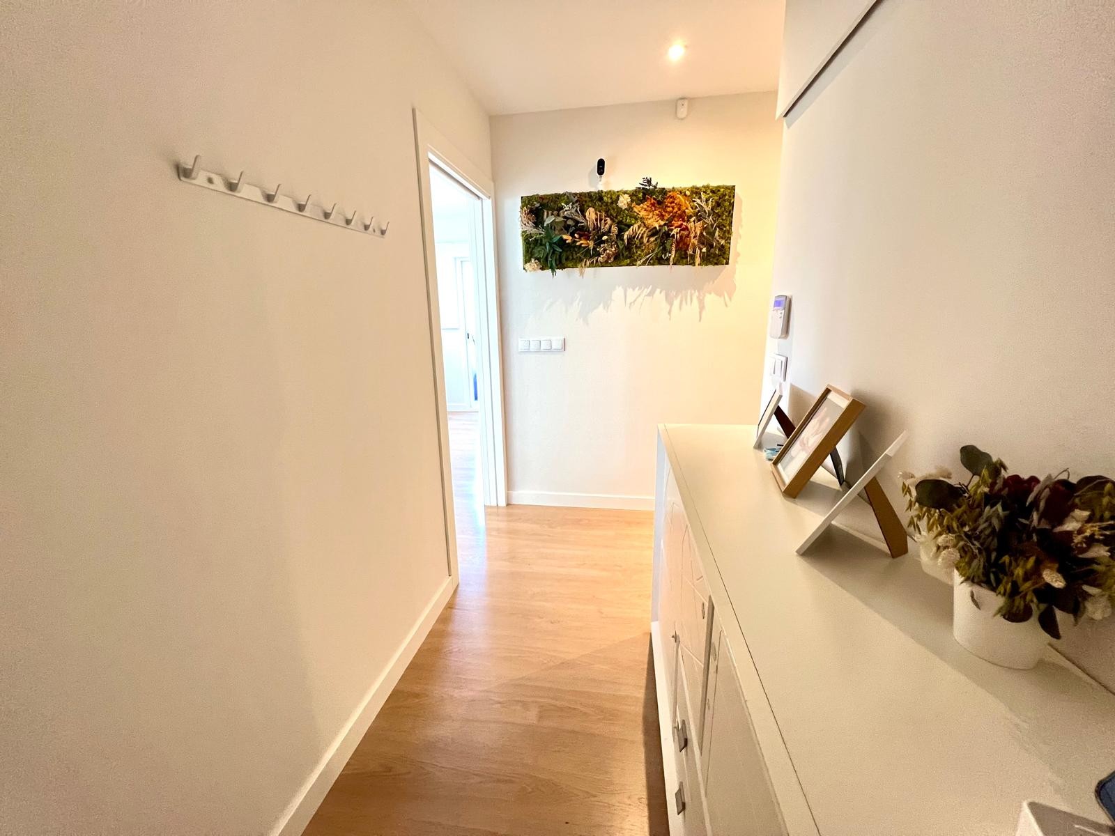 Living room in villa for sale in Elda