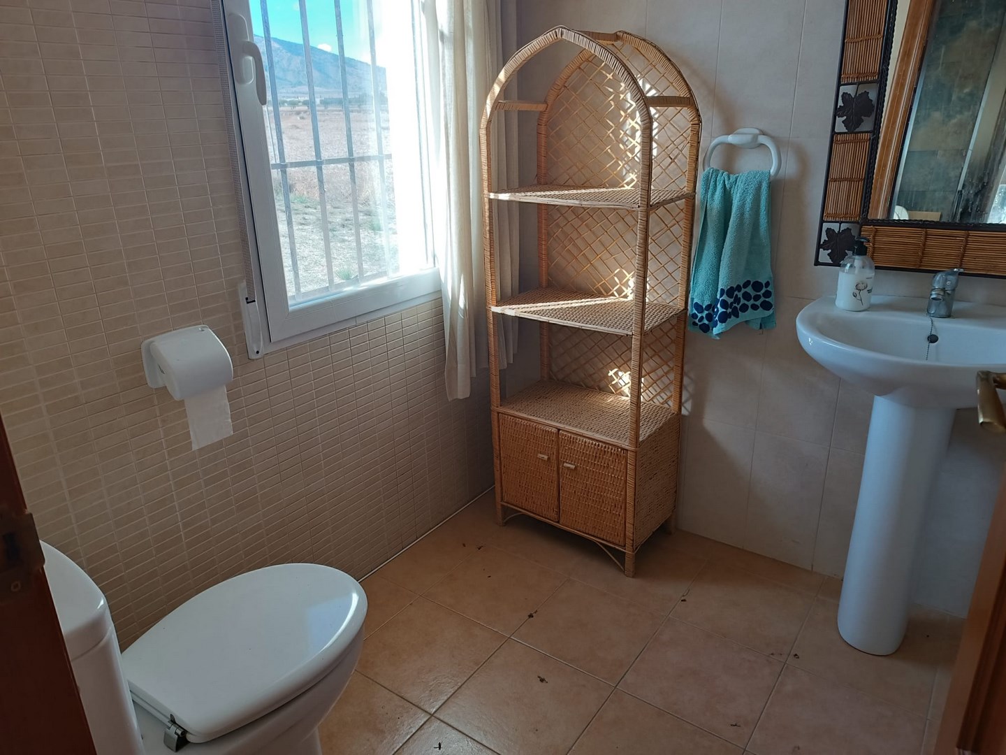 Master bedroom in villa for sale in Yecla