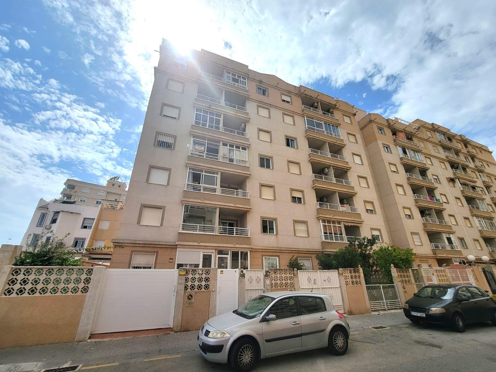 Bedroom in apartment for sale in Torrevieja