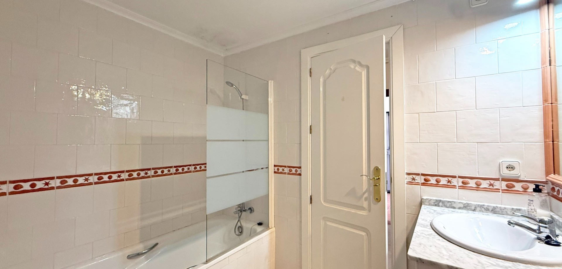 Master bedroom in apartment for sale in Orihuela Costa