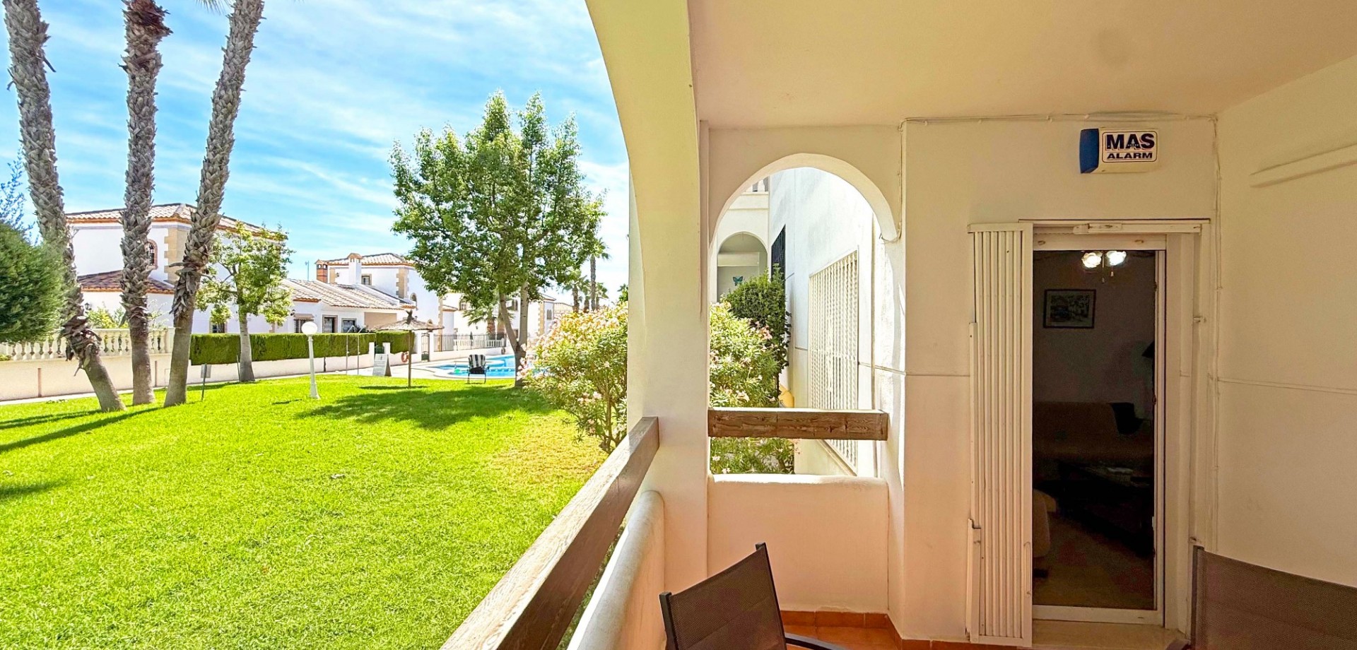 Garden in apartment for sale in Orihuela Costa