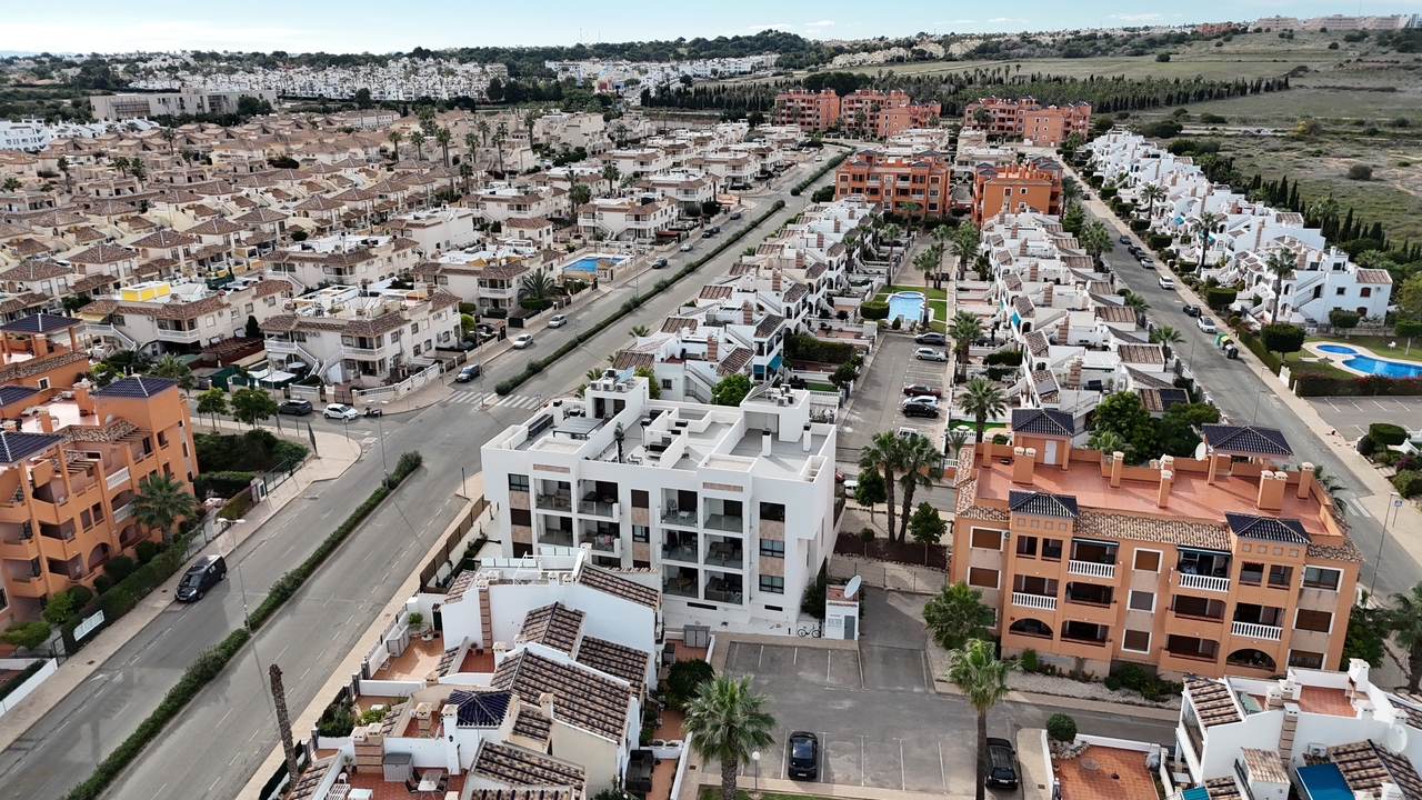 Dining area in penthouse for sale in Villamartin