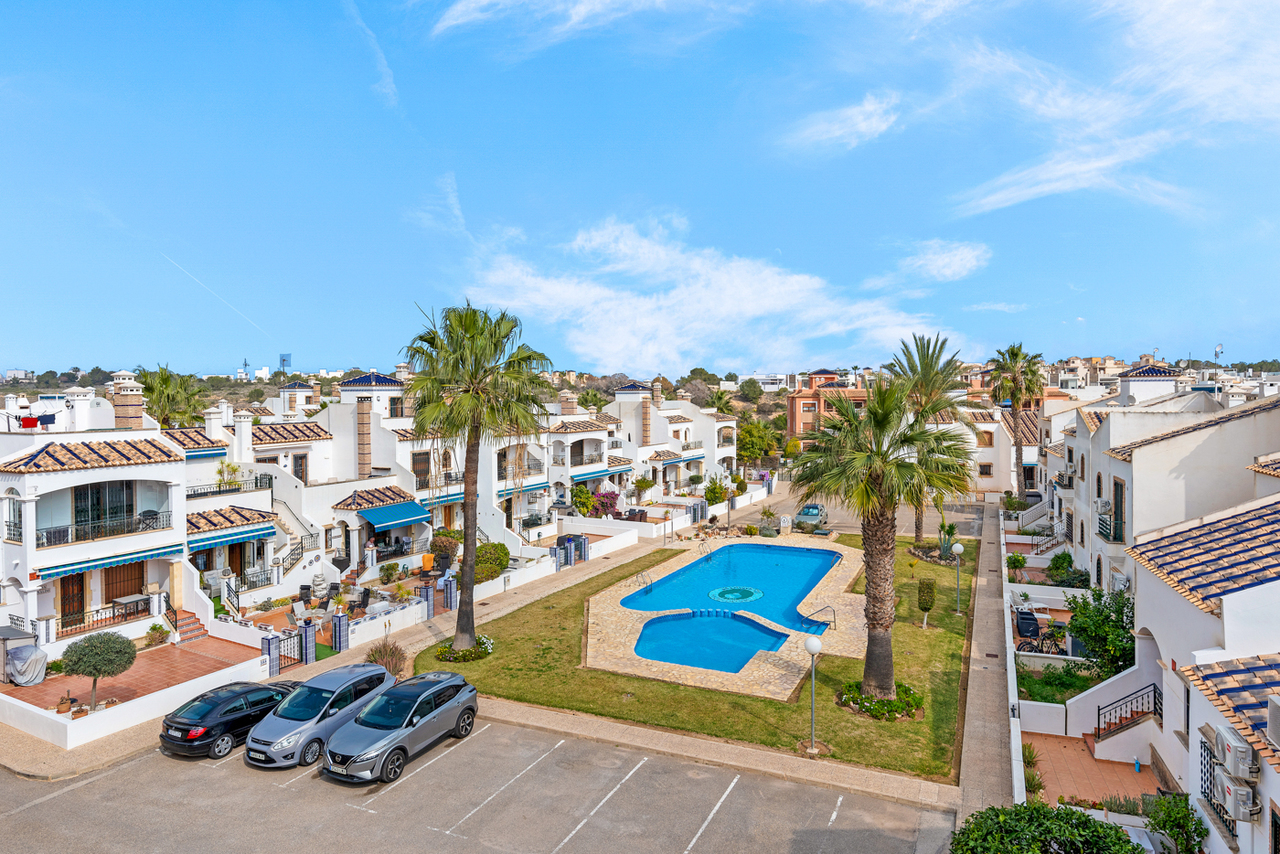 Terrace in penthouse for sale in Villamartin