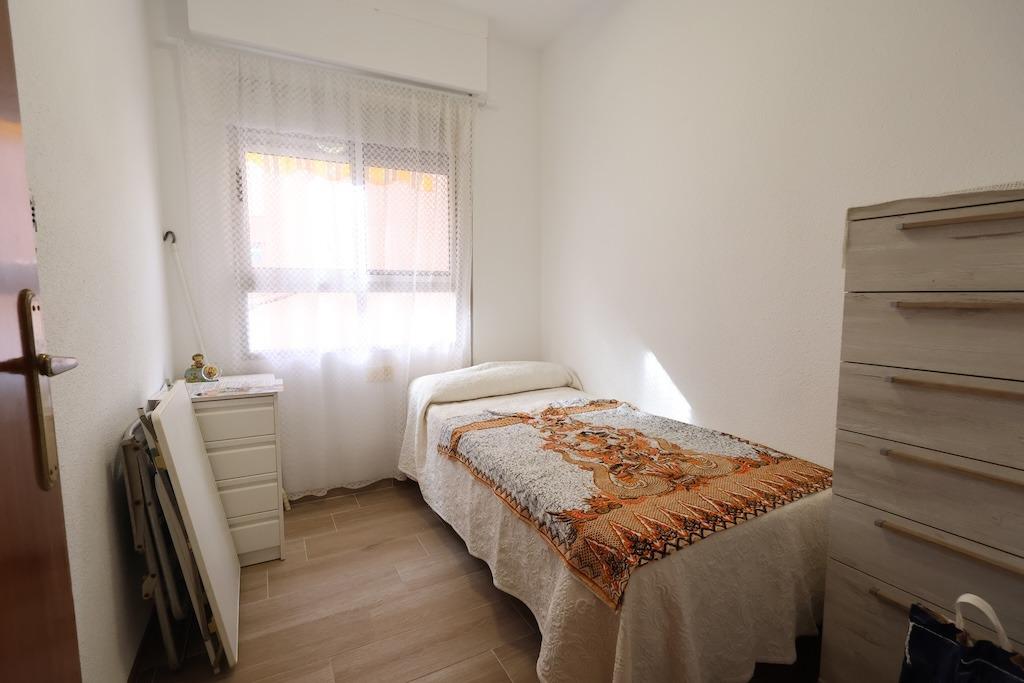 Bedroom in apartment for sale in Torrevieja