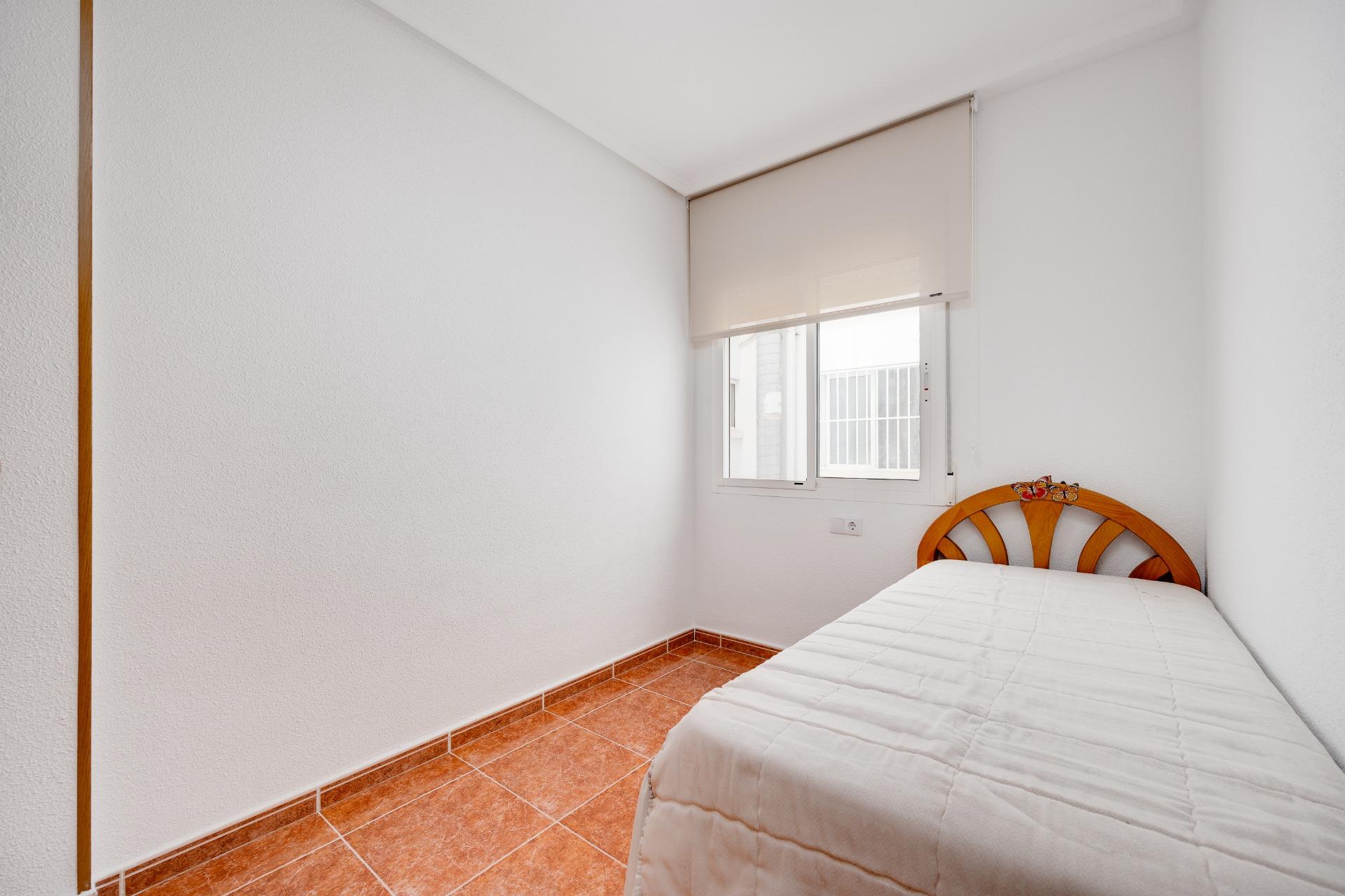 Master bedroom in apartment for sale in Guardamar del Segura