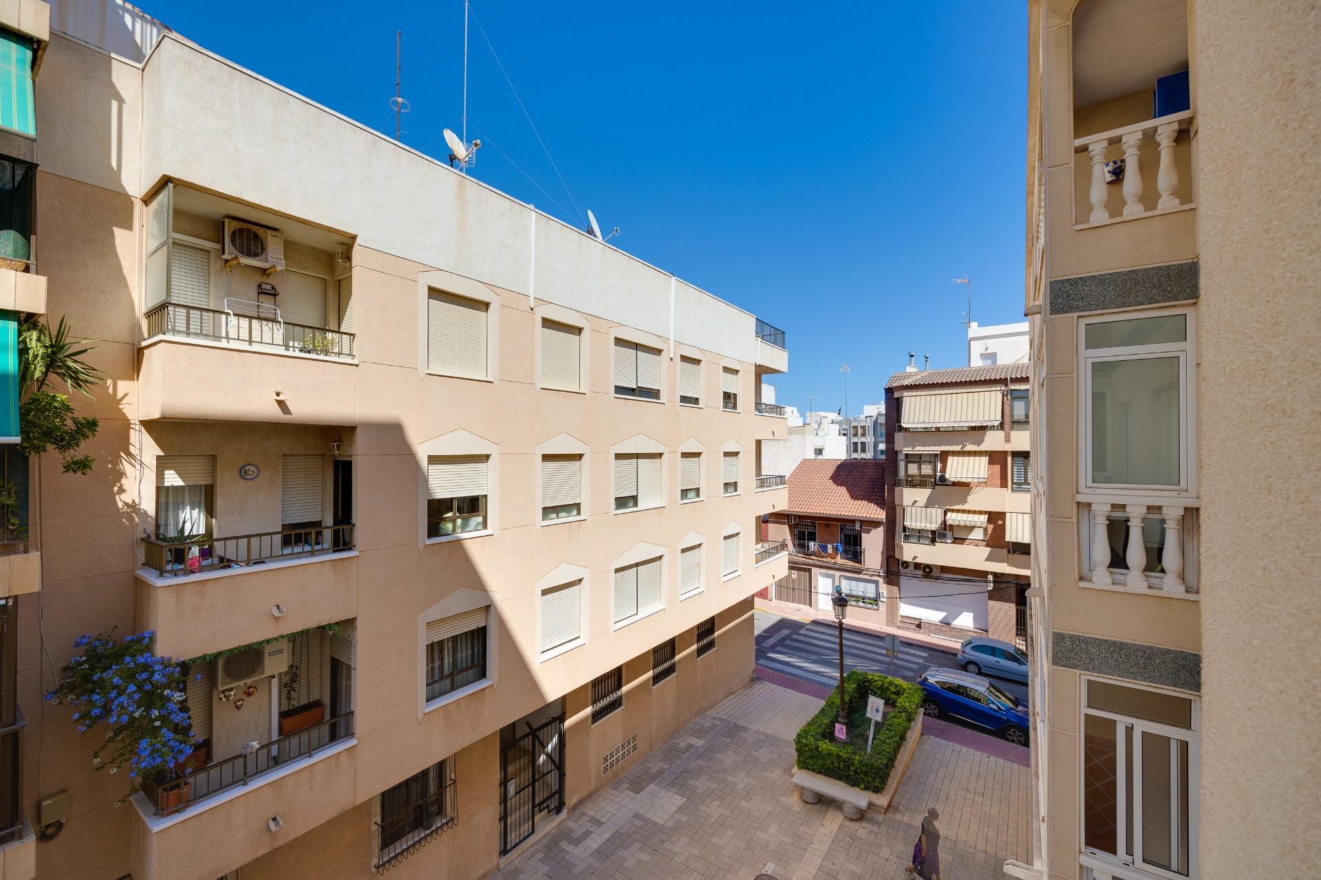 Kitchen in apartment for sale in Guardamar del Segura