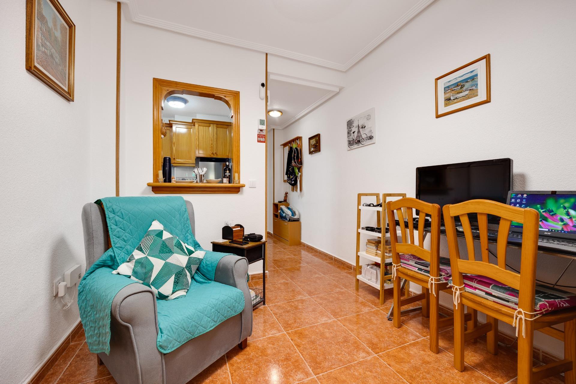 Master bedroom in apartment for sale in Guardamar del Segura