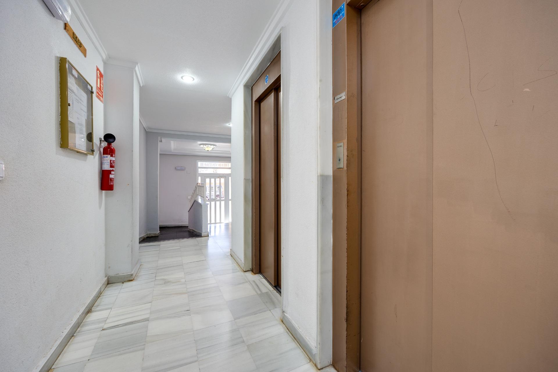 Bedroom in apartment for sale in Guardamar del Segura