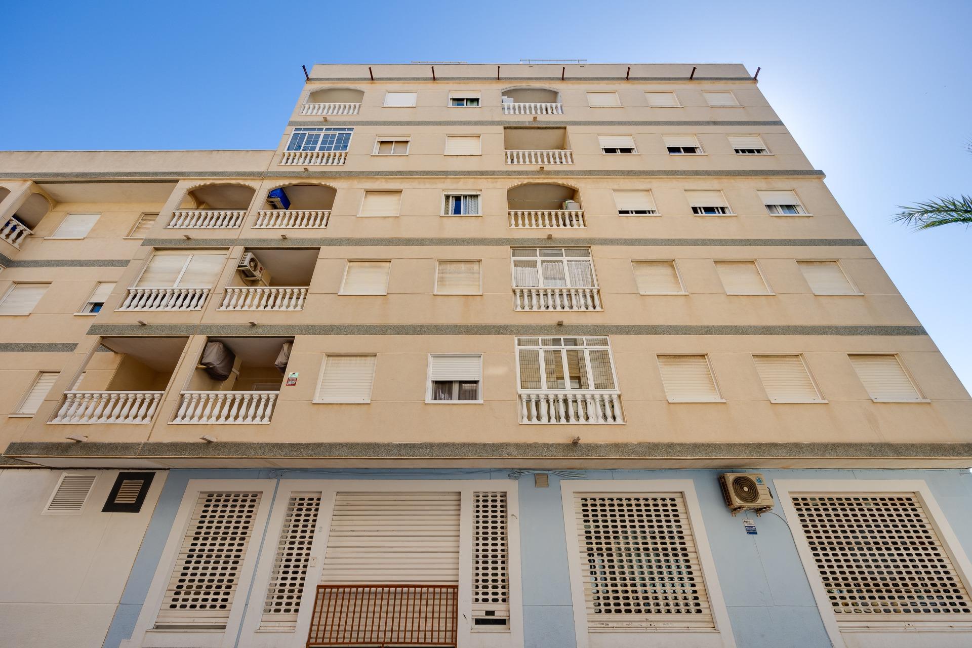 Master bedroom in apartment for sale in Guardamar del Segura