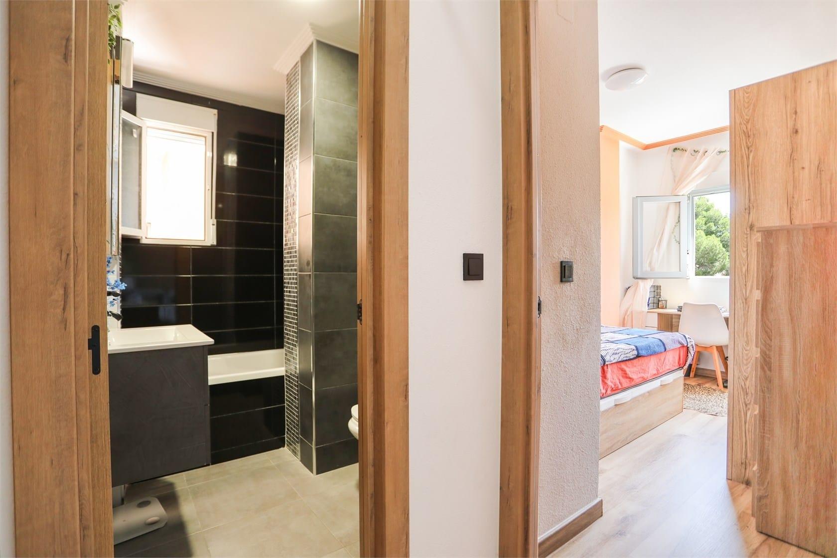 Kitchen in apartment for sale in Orihuela Costa