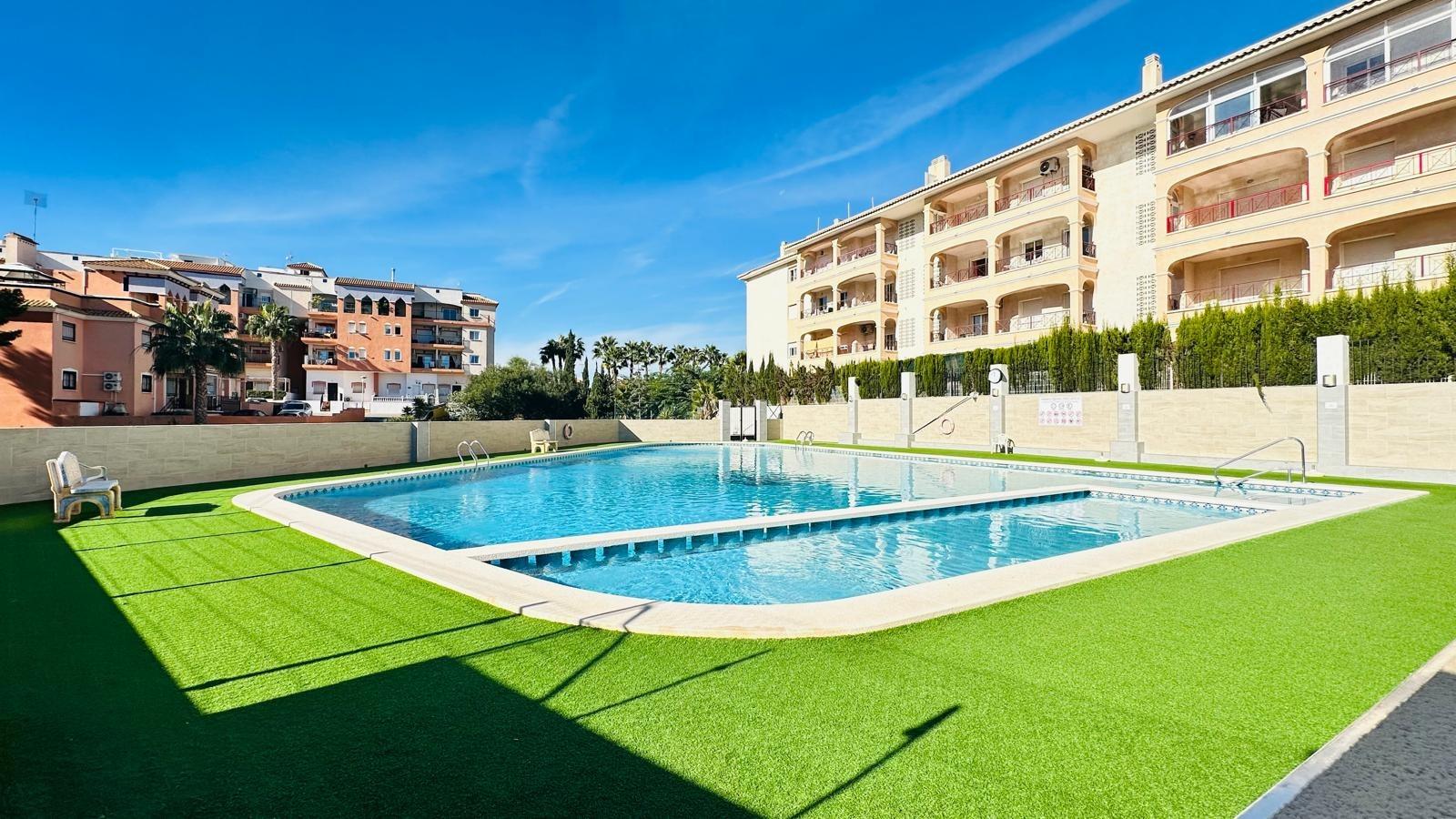 Garden in apartment for sale in Orihuela Costa