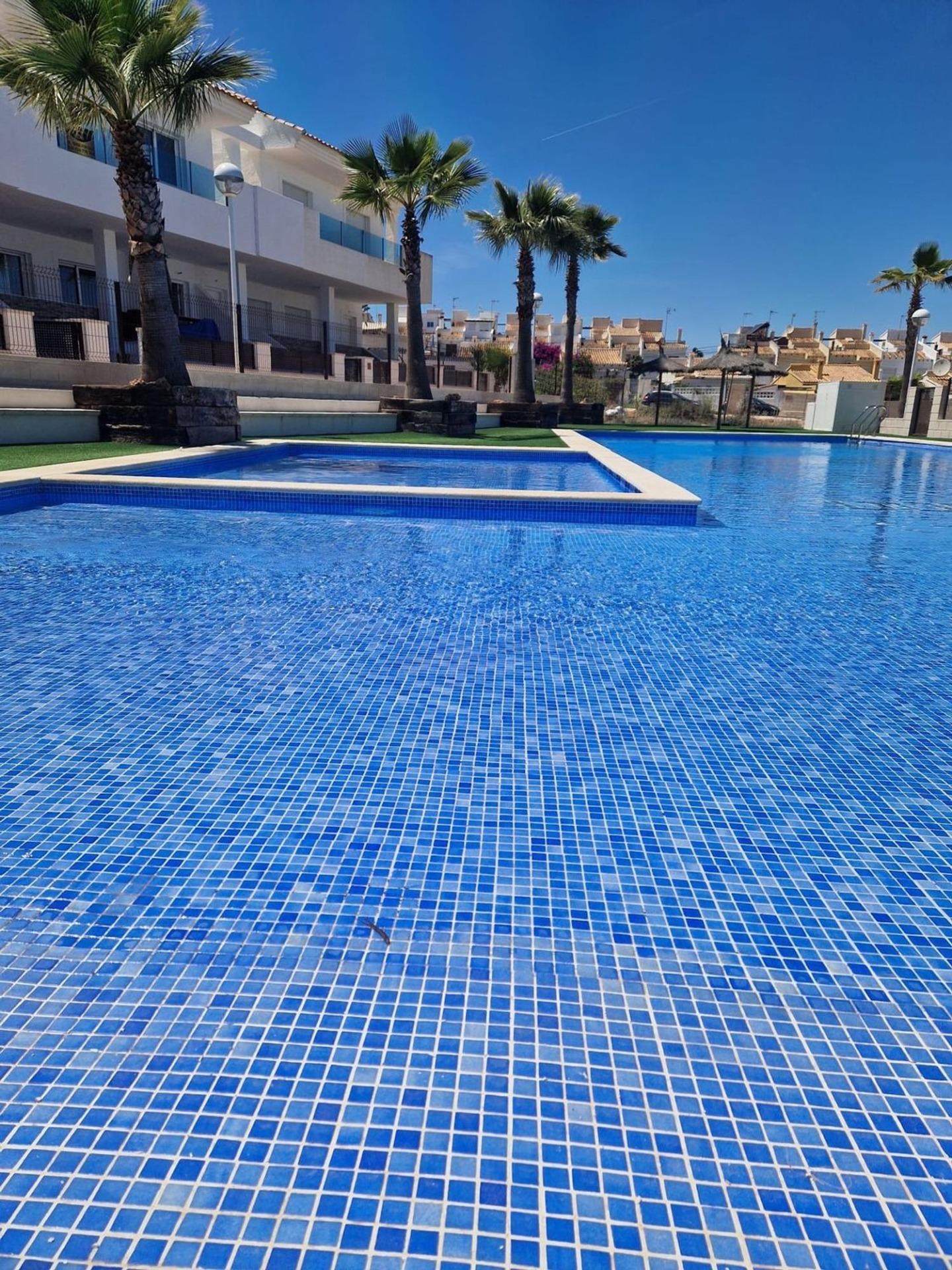 Garden in duplex for sale in Torrevieja