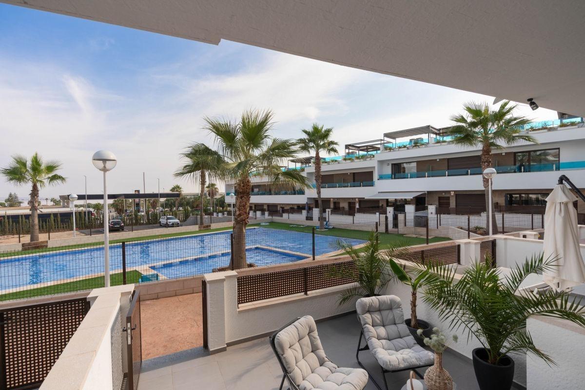 Bedroom in duplex for sale in Torrevieja