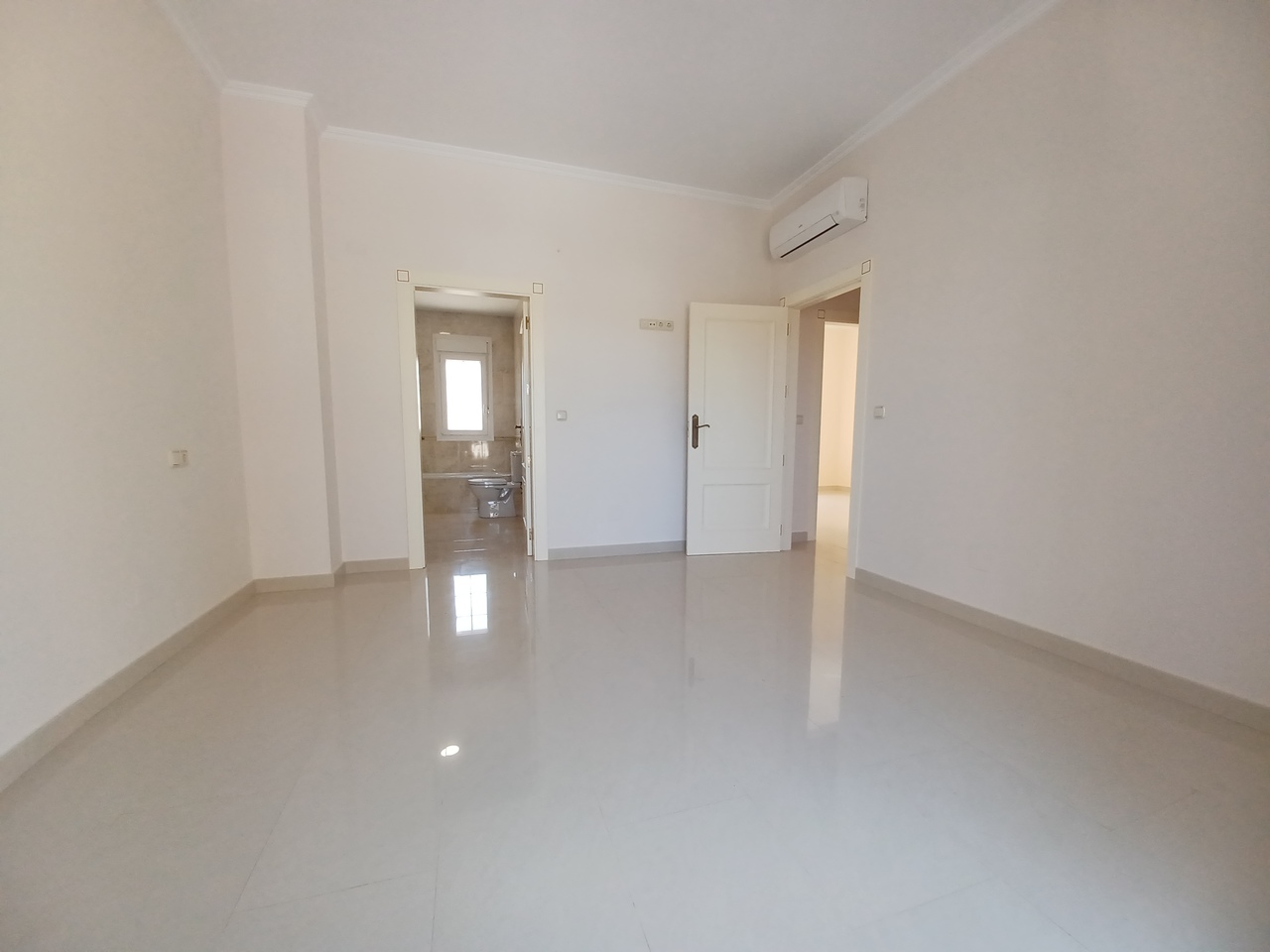 Master bedroom in villa for sale in Cabo Roig