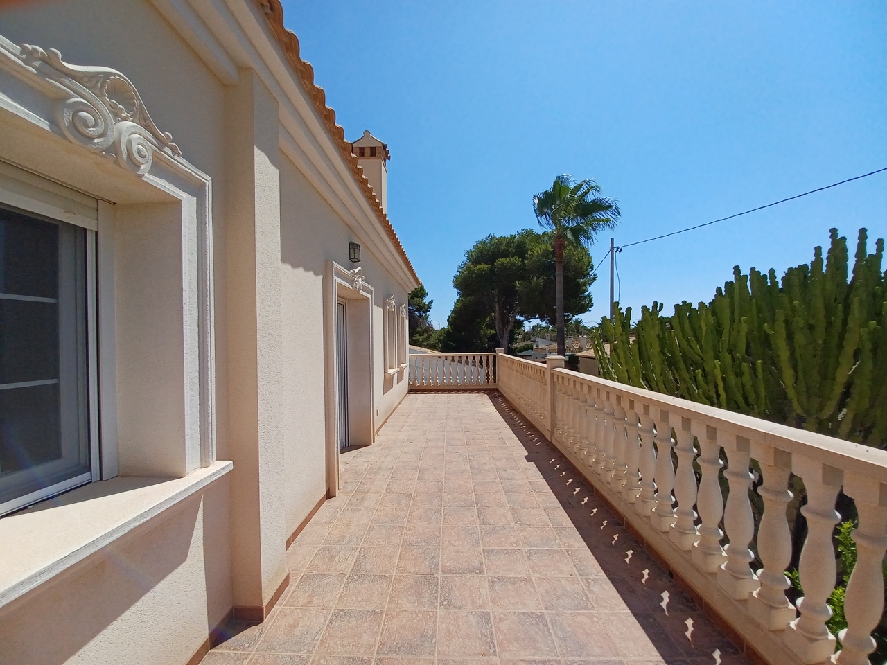 Garden in villa for sale in Cabo Roig