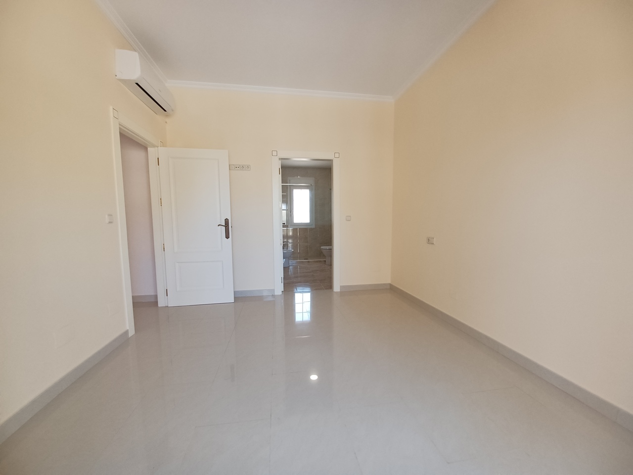 Dining area in villa for sale in Cabo Roig