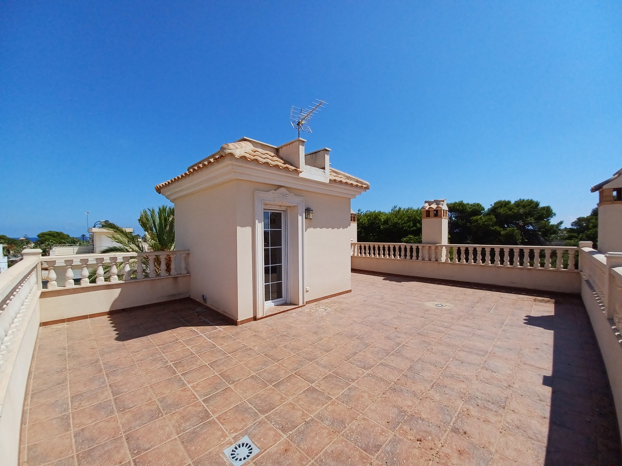 Garden in villa for sale in Cabo Roig