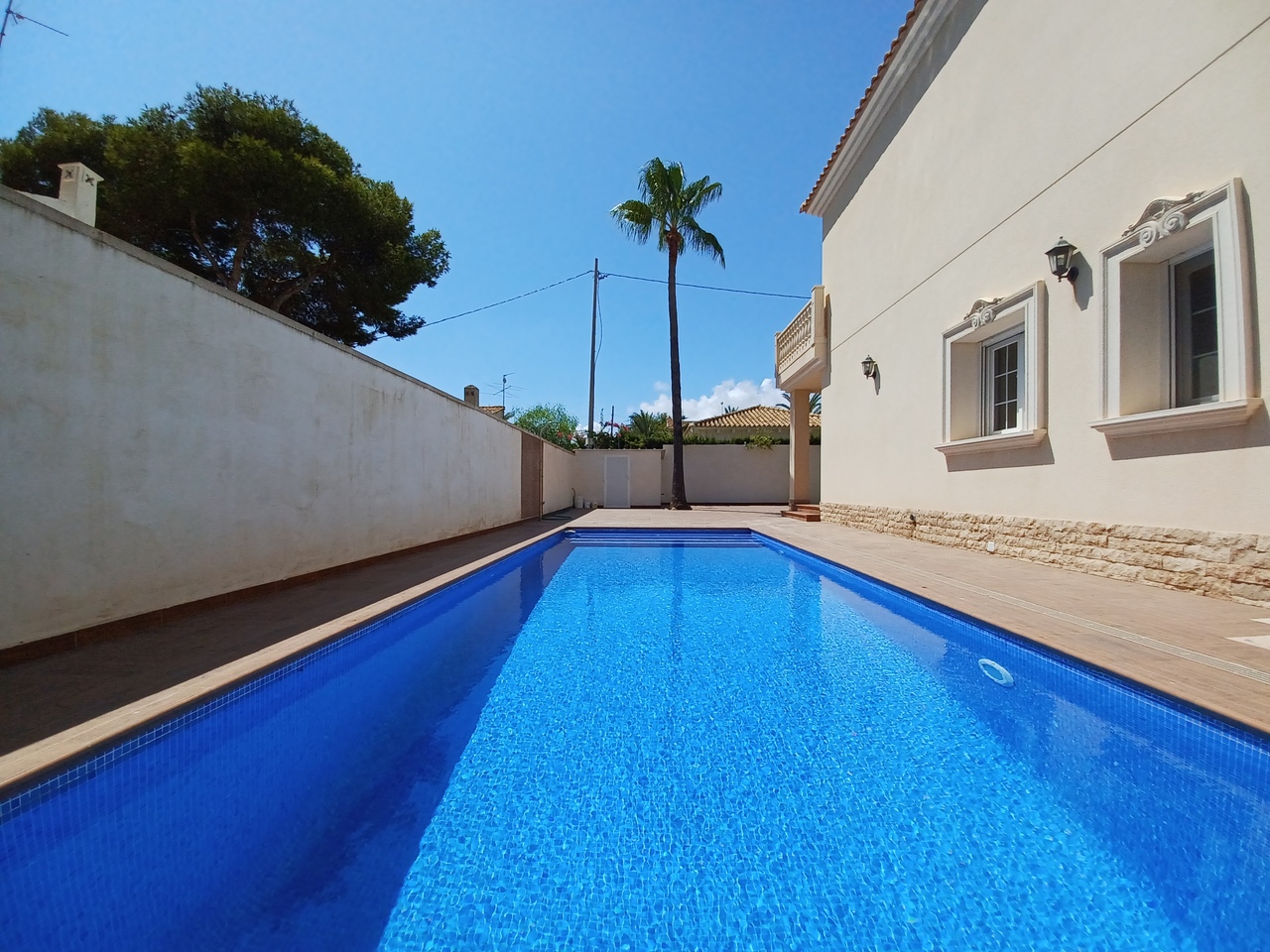Dining area in villa for sale in Cabo Roig