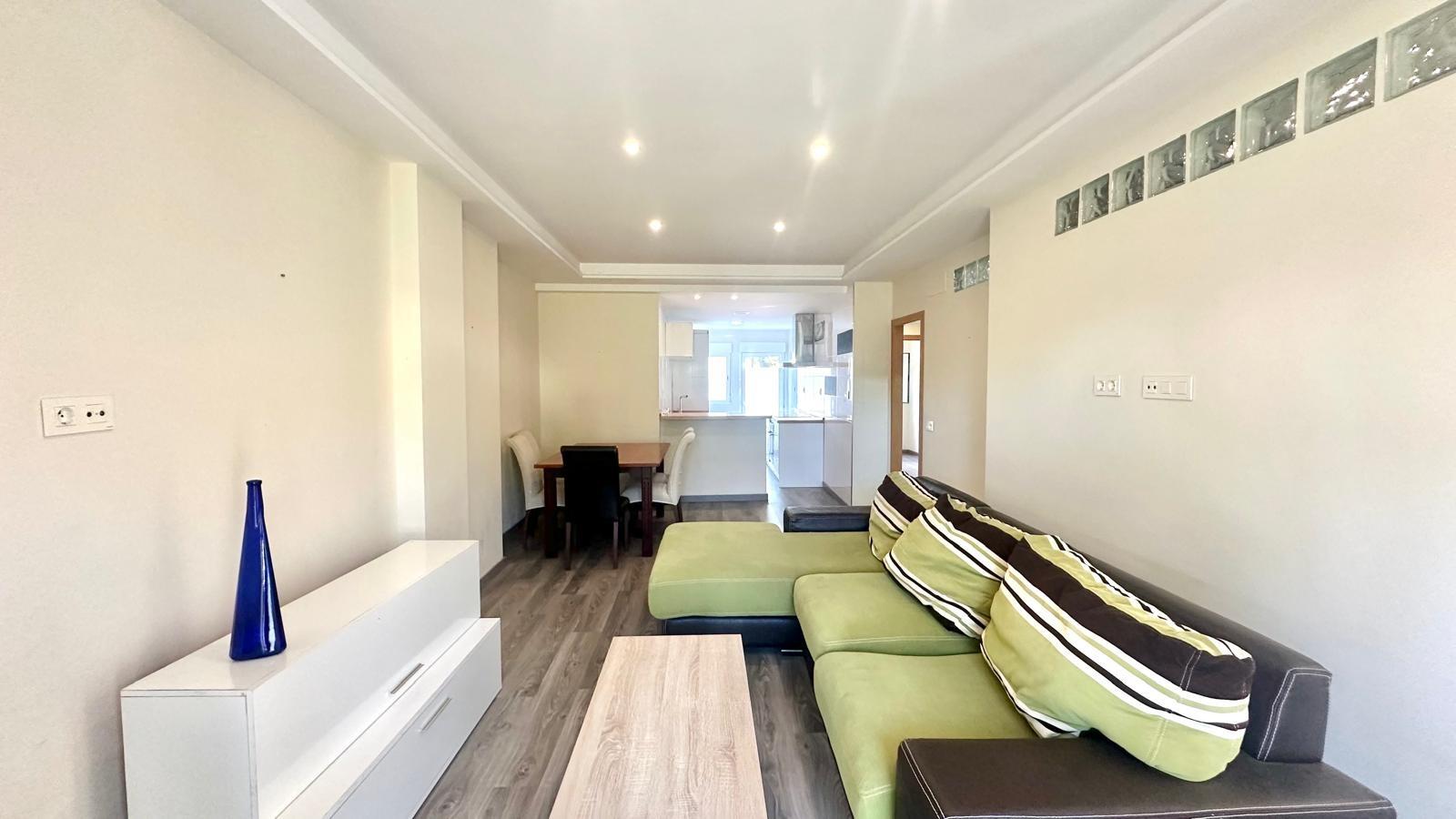 Located in the prestigious area of Dehesa de Campoamor, this magnificent ground floor flat stands ou