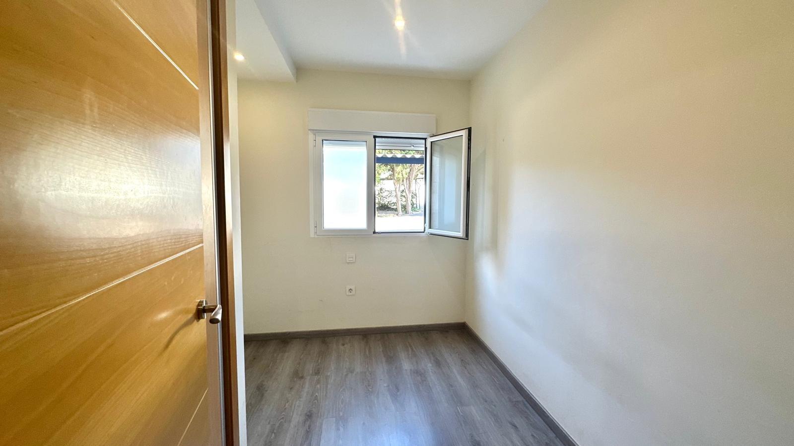 Bedroom in apartment for sale in Orihuela Costa