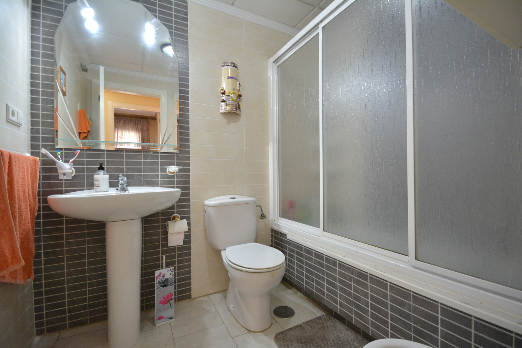 Bedroom in apartment for sale in Guardamar del Segura