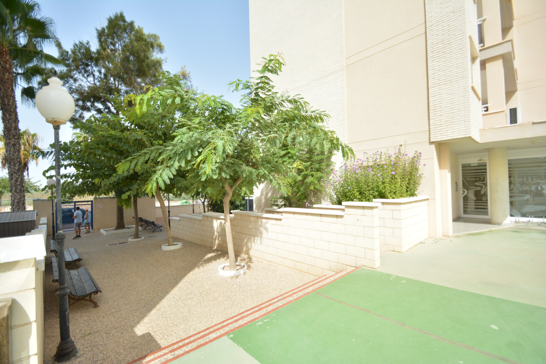 Pool area in apartment for sale in Guardamar del Segura