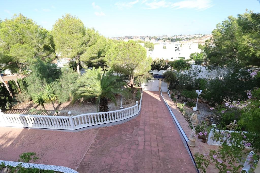 Kitchen in villa for sale in Orihuela Costa
