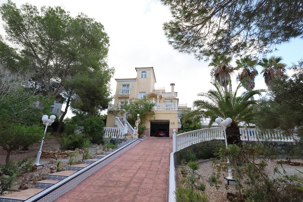 Master bedroom in villa for sale in Orihuela Costa