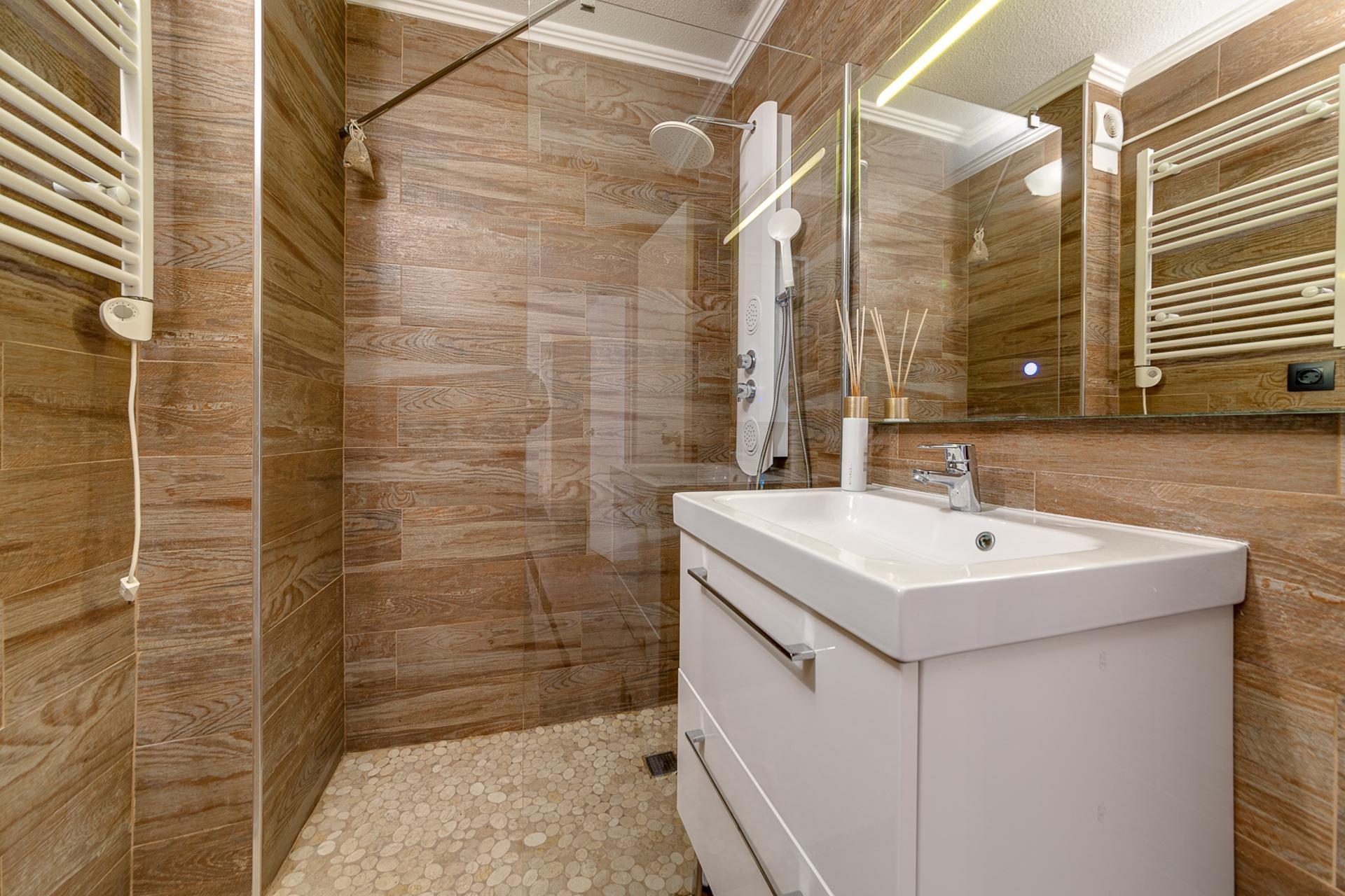 Master bedroom in apartment for sale in Torrevieja