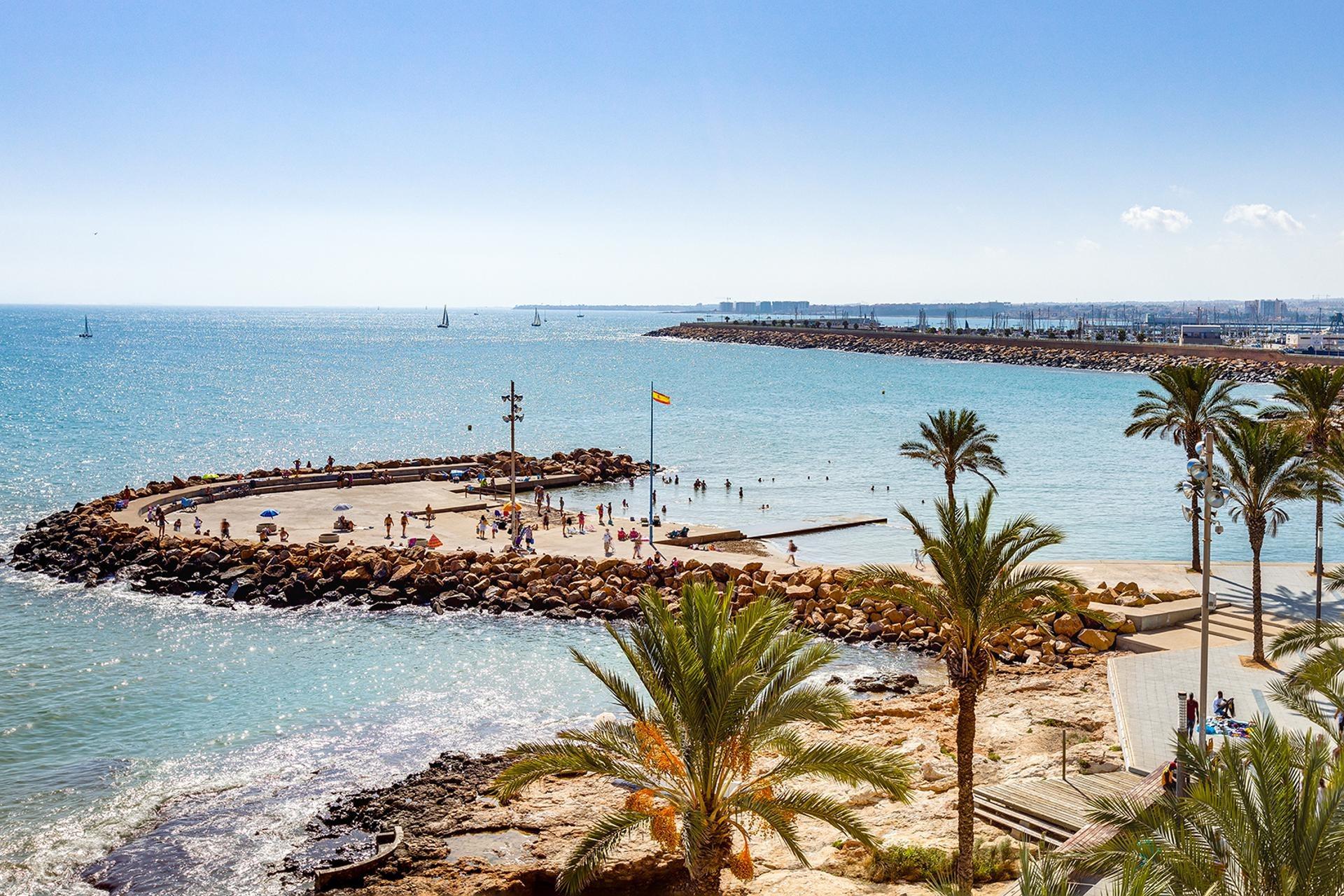Kitchen in apartment for sale in Torrevieja