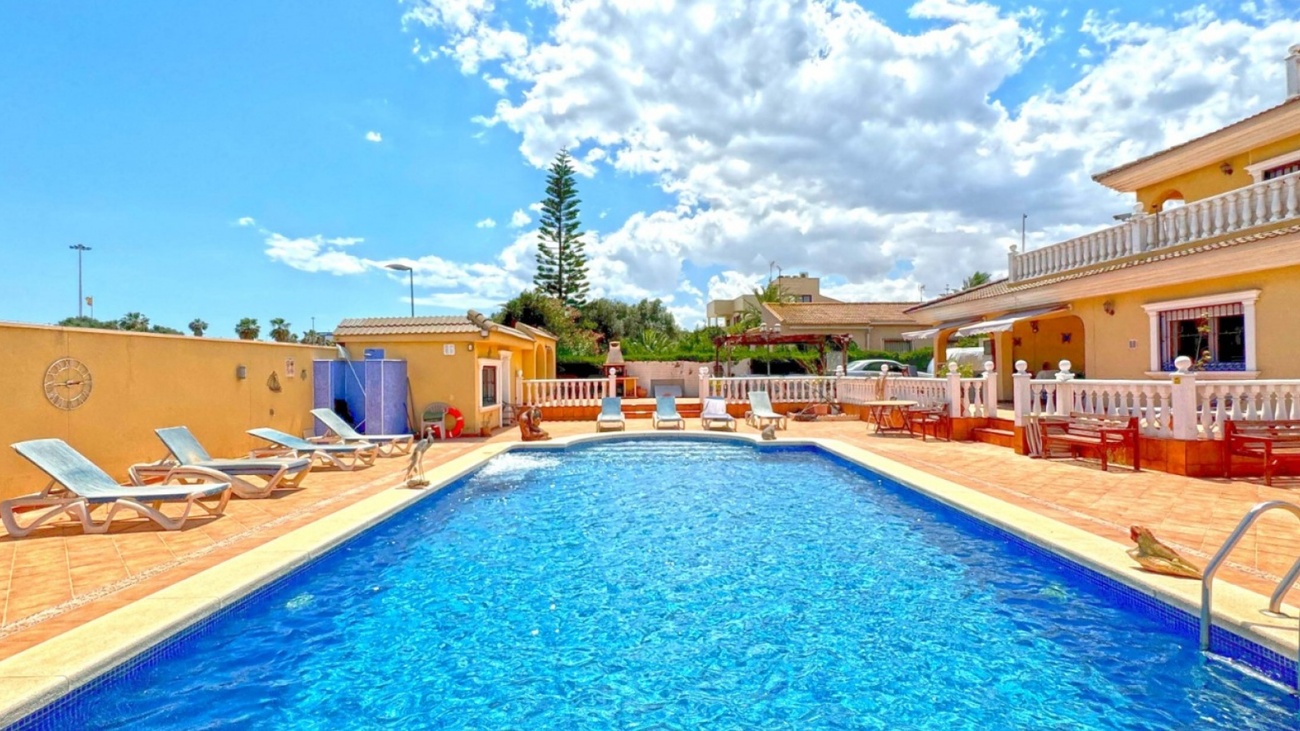 Kitchen in villa for sale in Torrevieja
