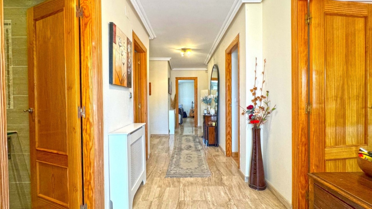 Bathroom in villa for sale in Torrevieja