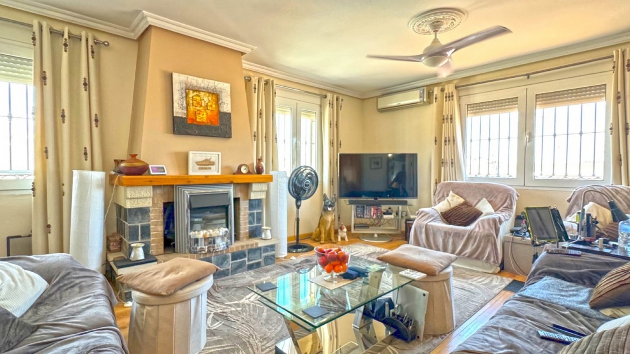 Terrace in villa for sale in Torrevieja