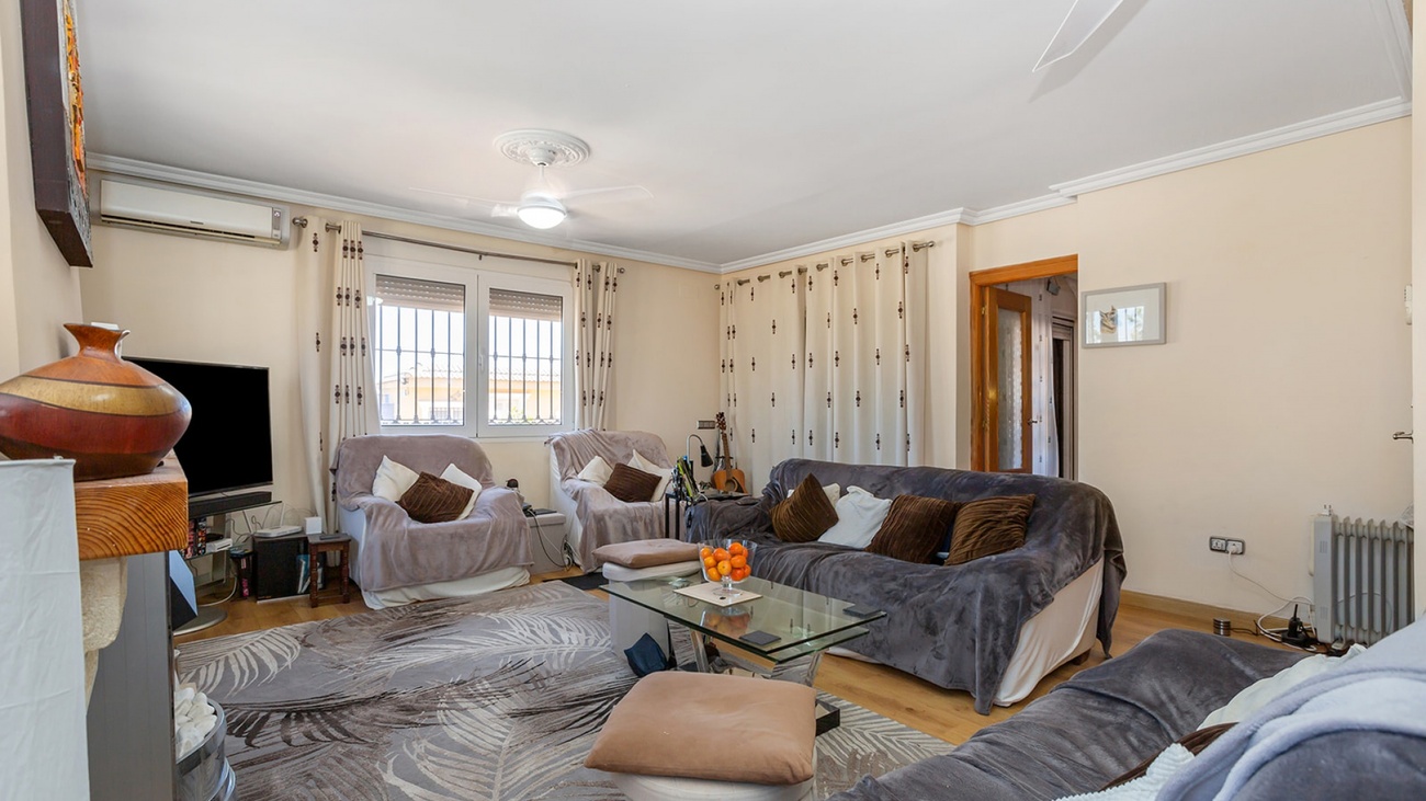 Dining area in villa for sale in Torrevieja
