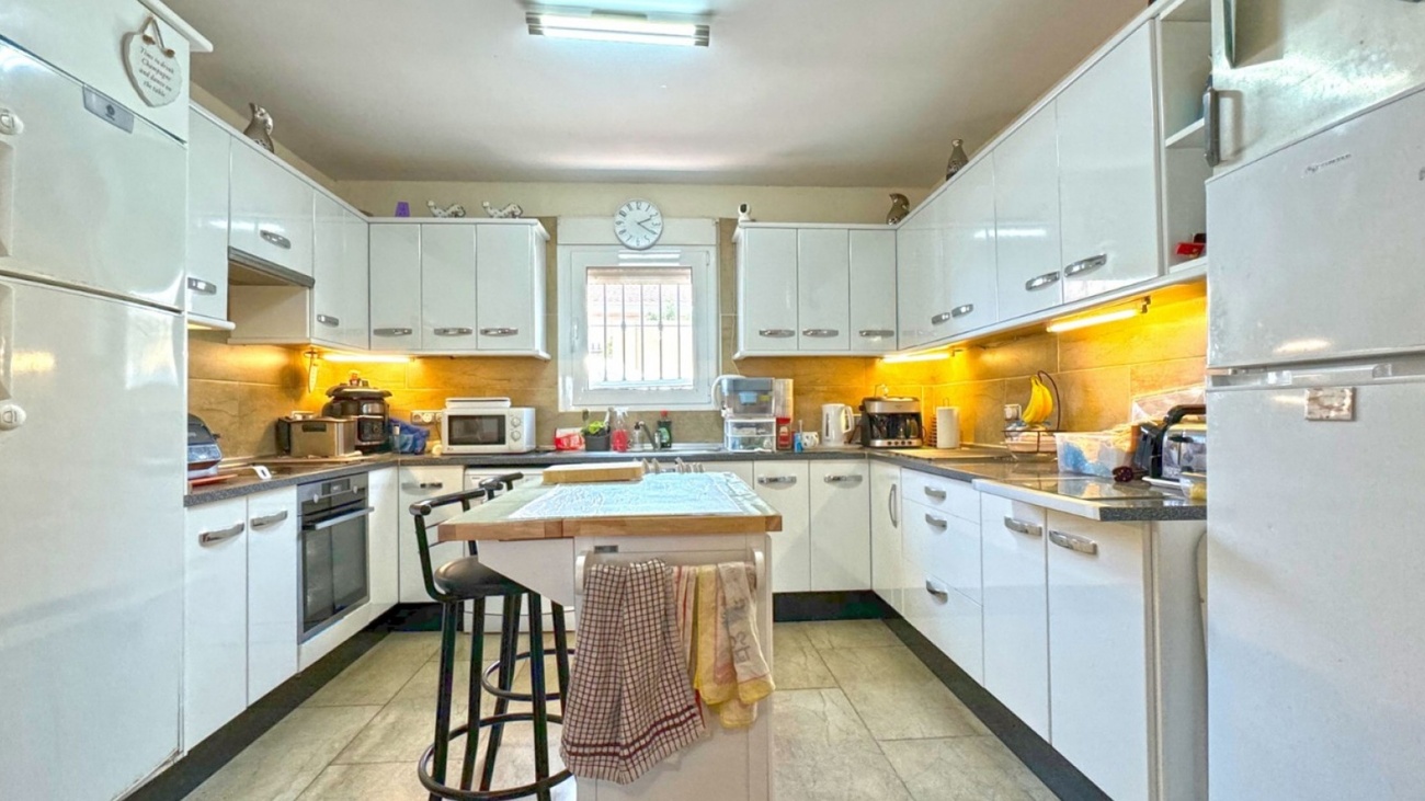 Bedroom in villa for sale in Torrevieja
