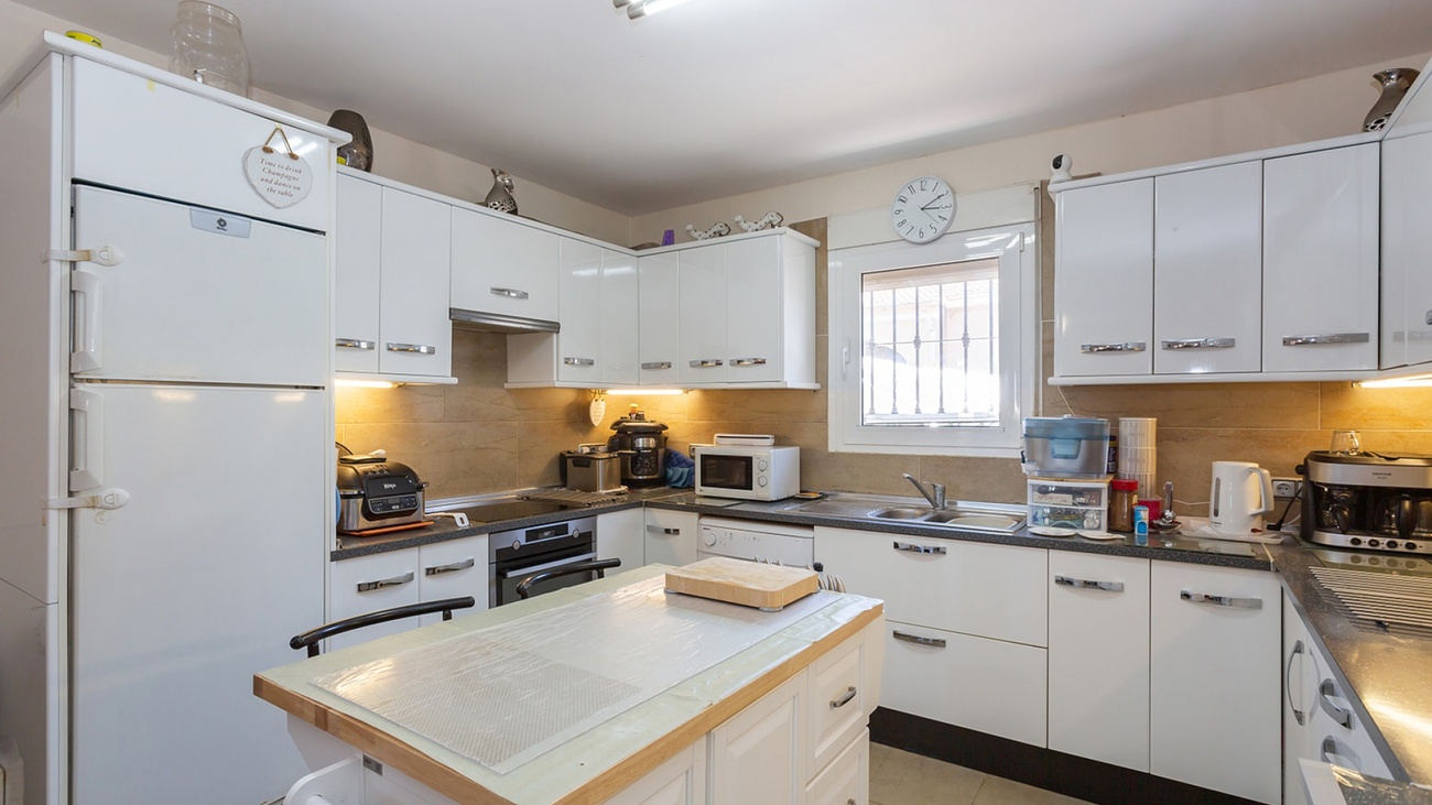 Kitchen in villa for sale in Torrevieja