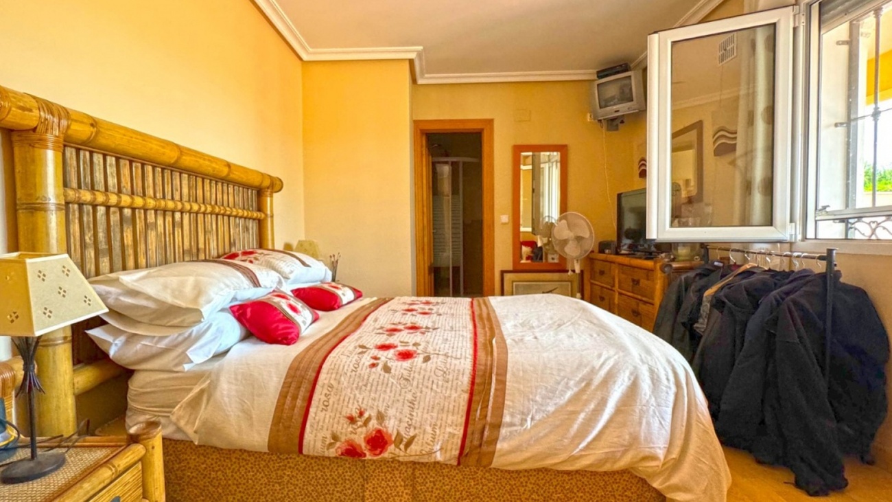 Bathroom in villa for sale in Torrevieja