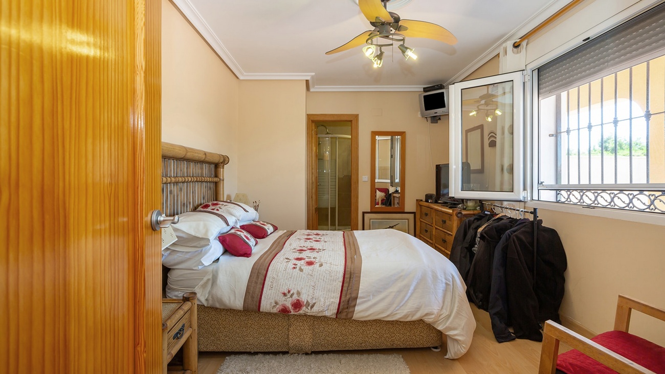 Terrace in villa for sale in Torrevieja
