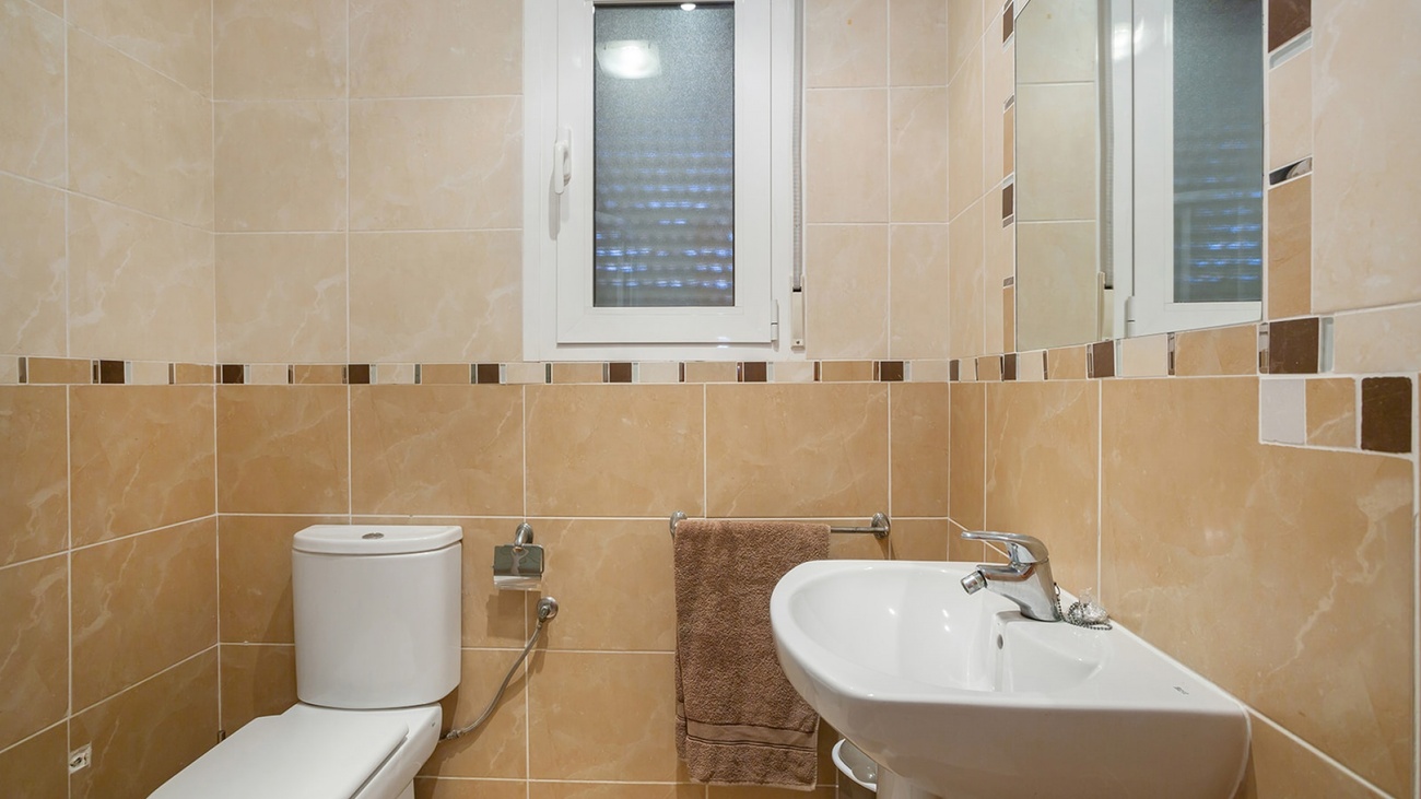 Bedroom in villa for sale in Torrevieja