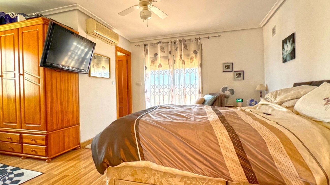 Garden in villa for sale in Torrevieja